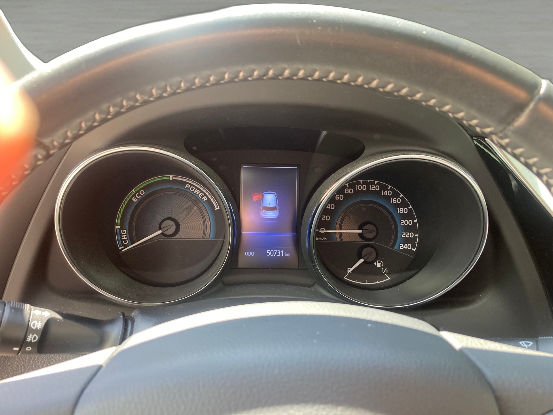 TOYOTA Auris 1.8 HSD Trend e-CVT-image-14