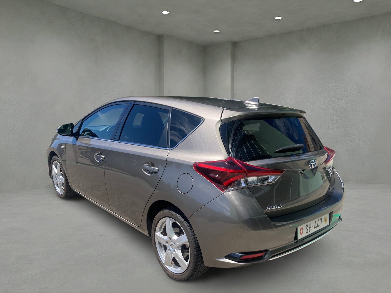 TOYOTA Auris 1.8 HSD Trend e-CVT-image-3