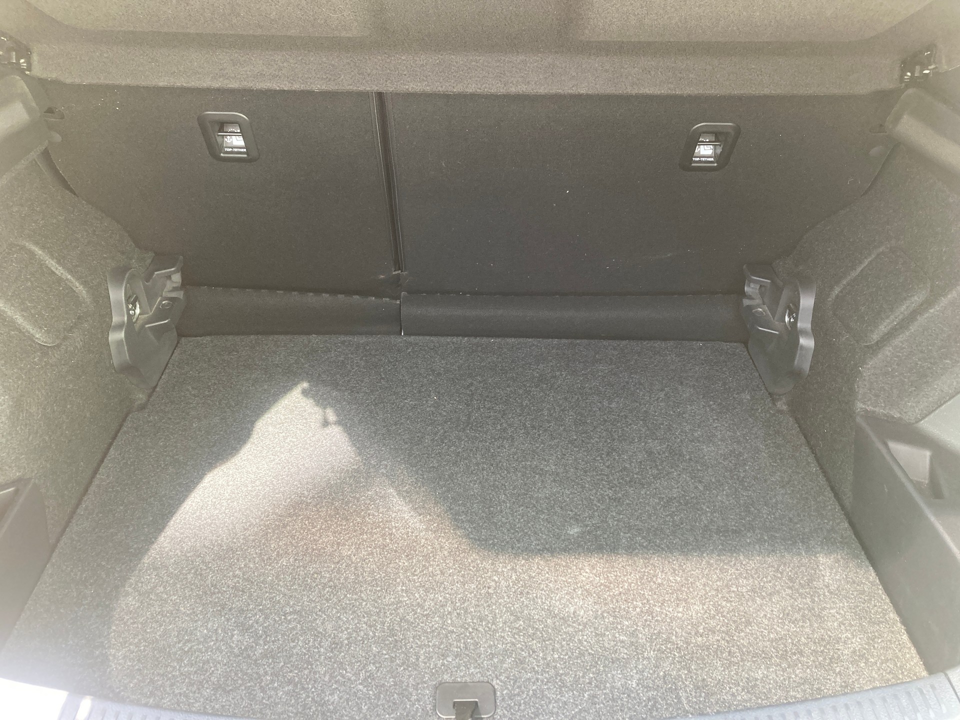 TOYOTA Auris 1.8 HSD Trend e-CVT-image-17