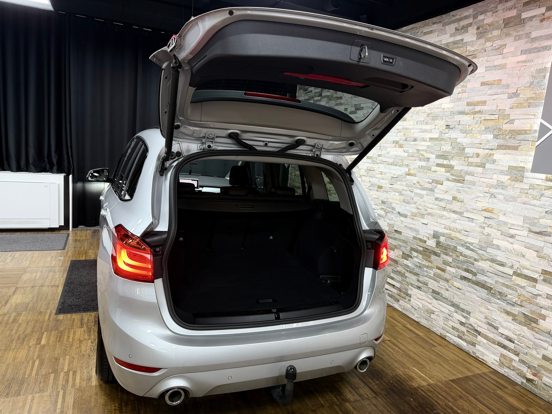 BMW 220d xDrive Gran Tourer Steptronic Sport Line-image-24