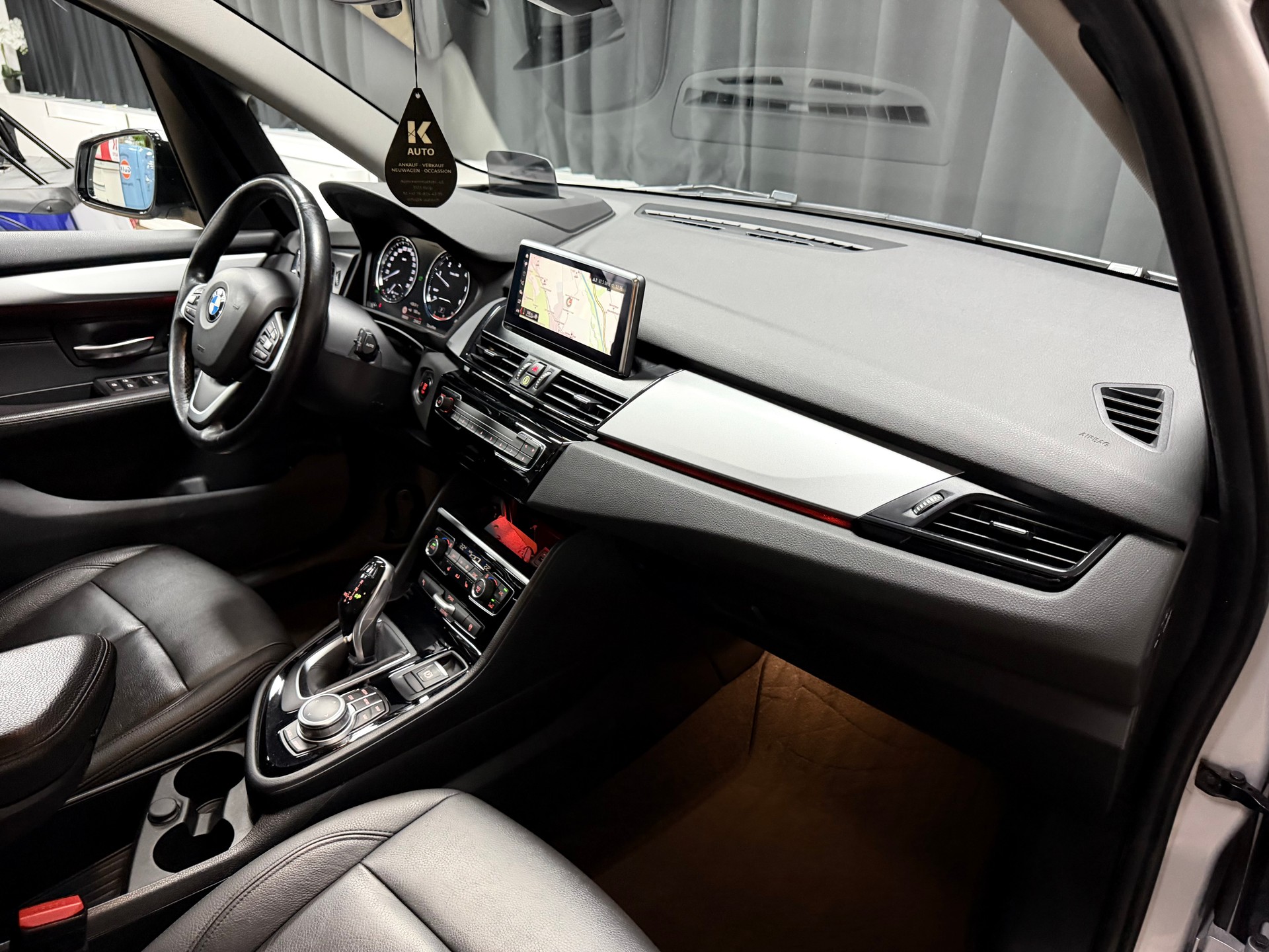 BMW 220d xDrive Gran Tourer Steptronic Sport Line-image-27