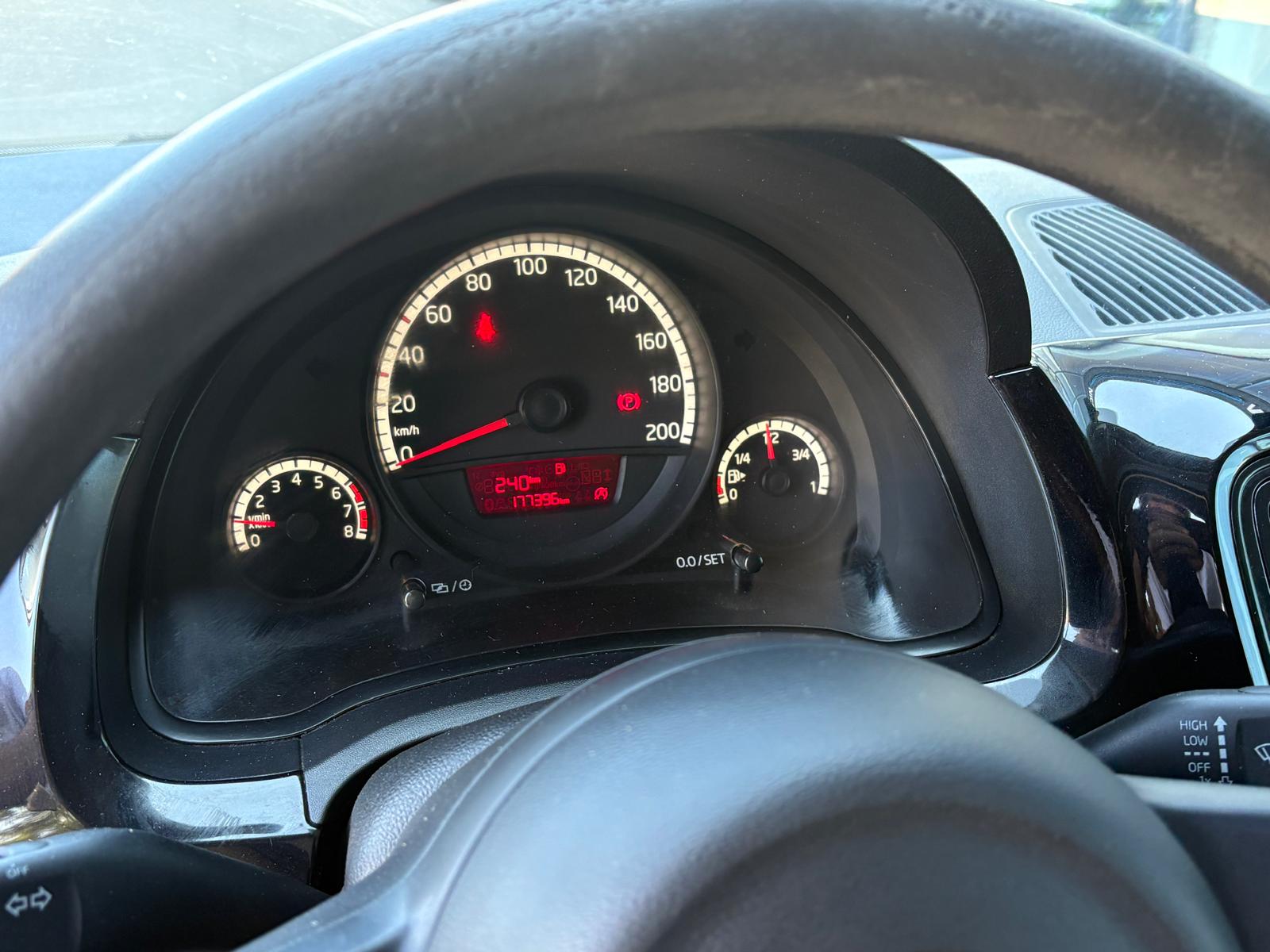 VW Up 1.0 BMT white up-image-4
