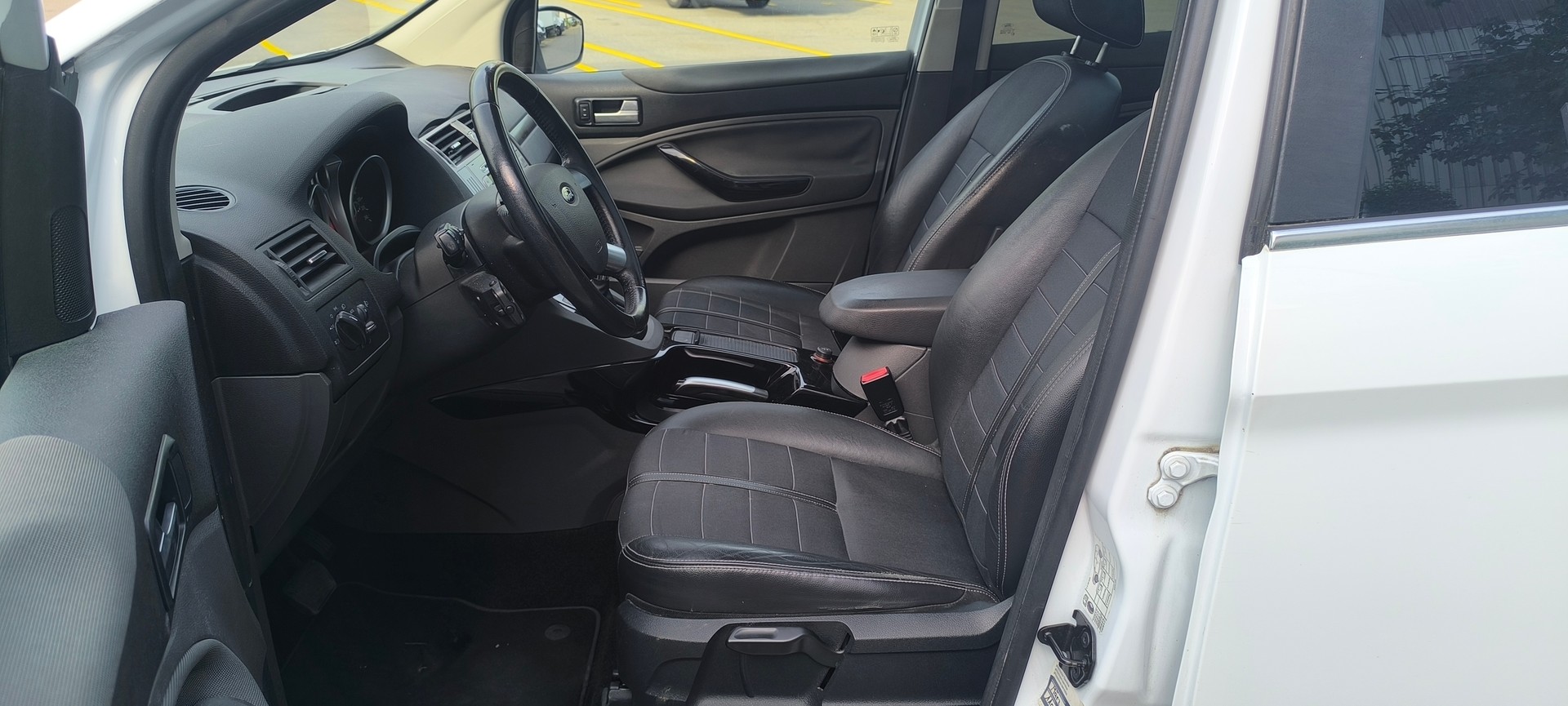 FORD Kuga 2.0 TDCi Titanium 4WD PowerShift-image-12