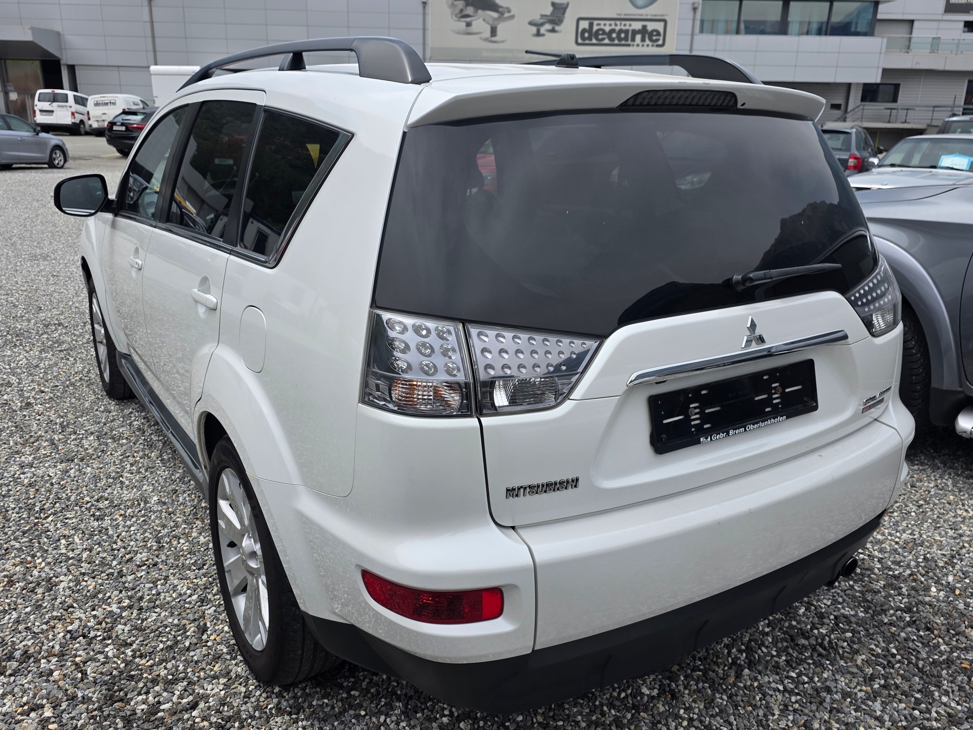 MITSUBISHI Outlander 2.2 DID Navigator 4WD TC-SST-image-2