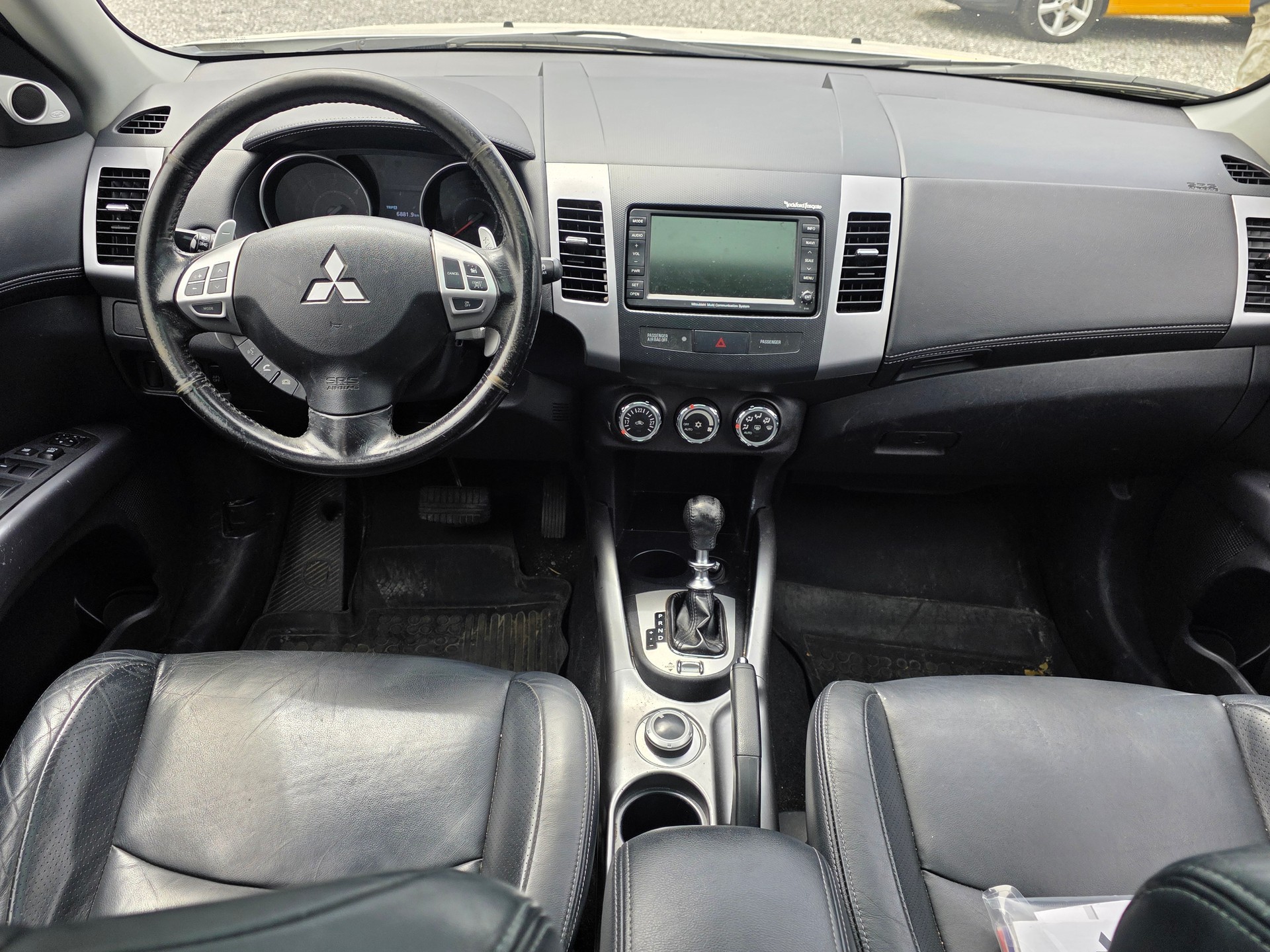 MITSUBISHI Outlander 2.2 DID Navigator 4WD TC-SST-image-5