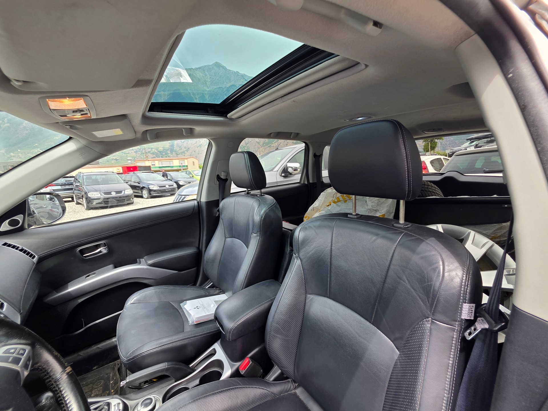 MITSUBISHI Outlander 2.2 DID Navigator 4WD TC-SST-image-8