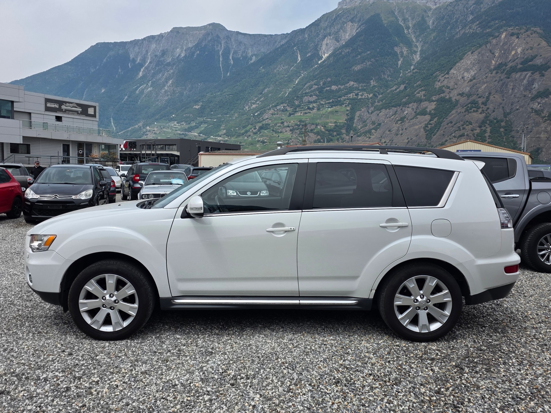 MITSUBISHI Outlander 2.2 DID Navigator 4WD TC-SST-image-1