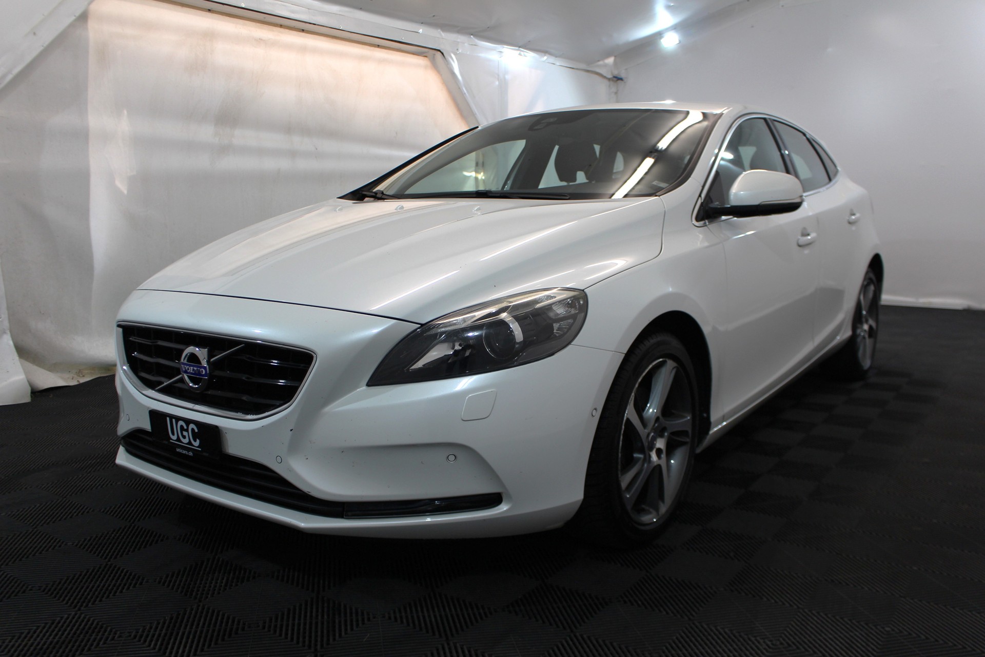 VOLVO V40 1.6 T4 Momentum S/S-showroom-element-2