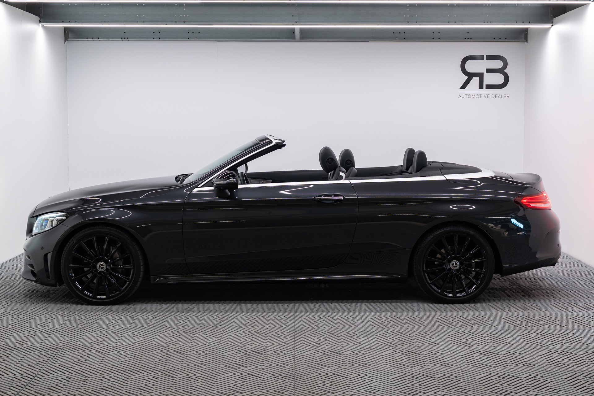 MERCEDES-BENZ C 200 AMG Line Cabriolet 4Matic 9G-Tronic-image-3