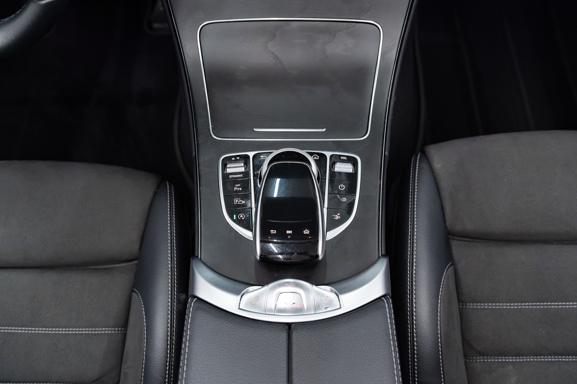 MERCEDES-BENZ C 200 AMG Line Cabriolet 4Matic 9G-Tronic-image-13