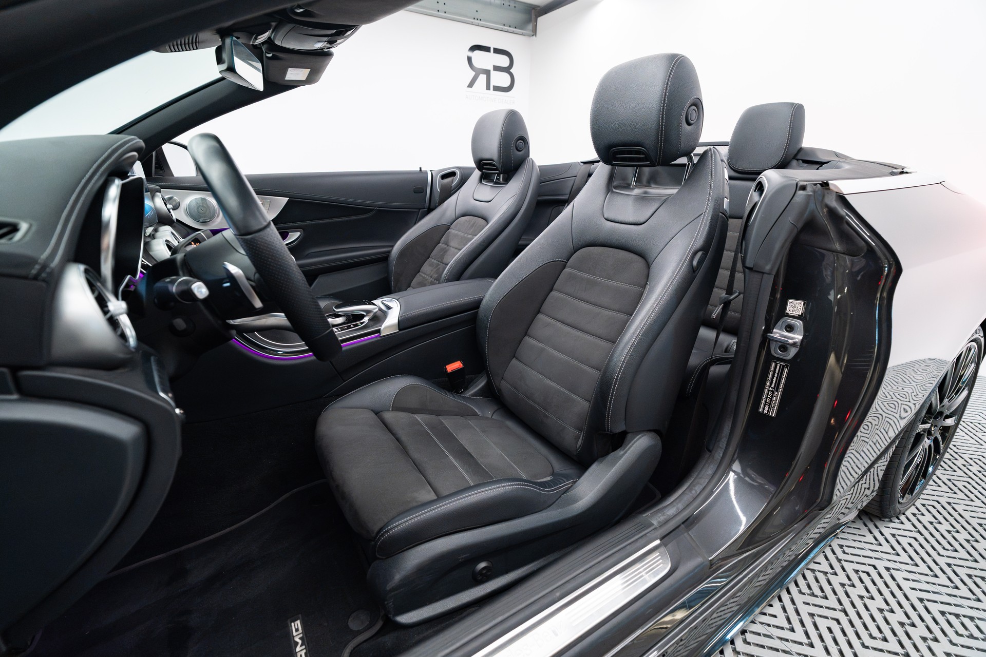 MERCEDES-BENZ C 200 AMG Line Cabriolet 4Matic 9G-Tronic-image-8