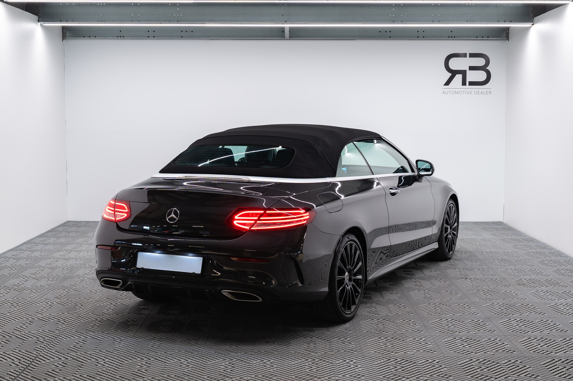 MERCEDES-BENZ C 200 AMG Line Cabriolet 4Matic 9G-Tronic-image-4