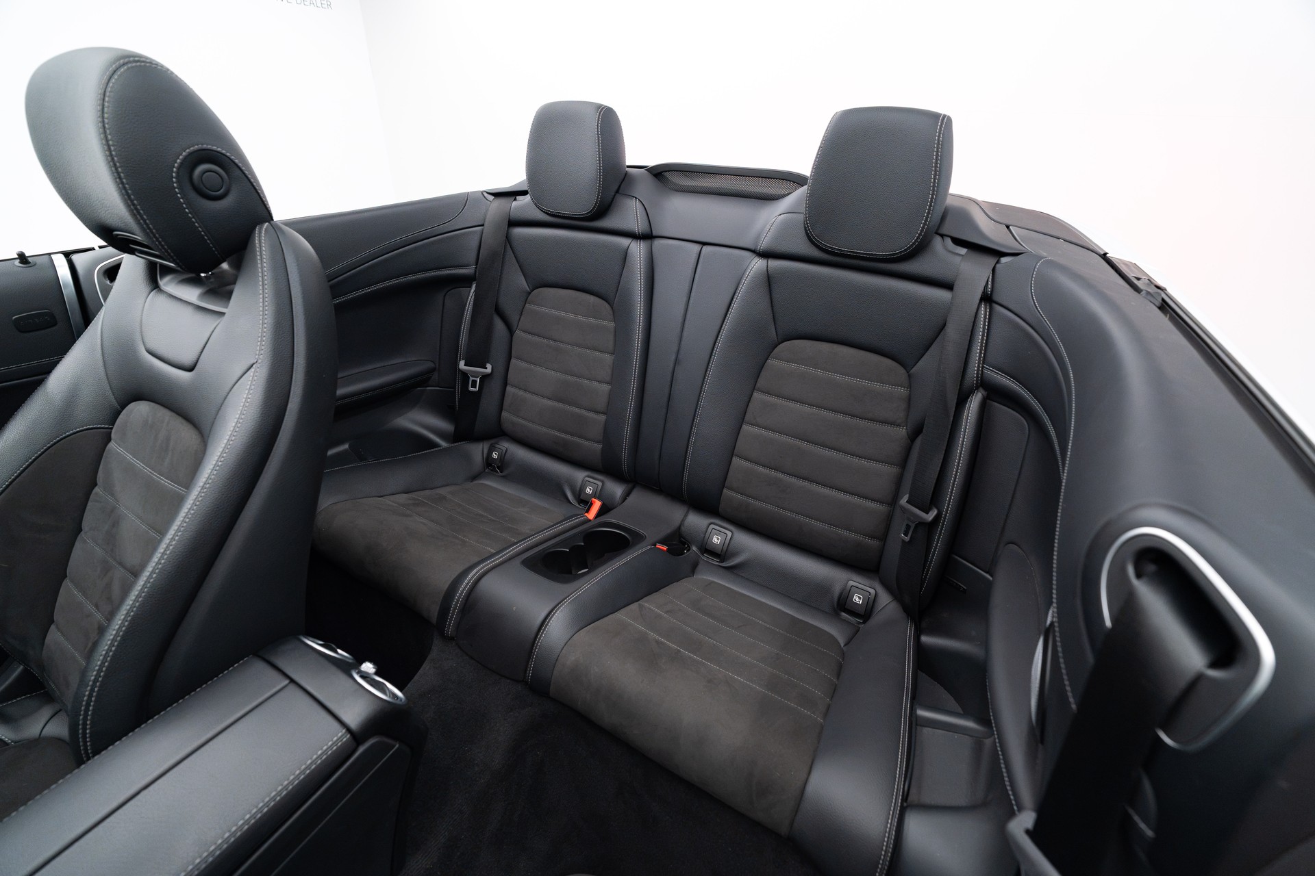 MERCEDES-BENZ C 200 AMG Line Cabriolet 4Matic 9G-Tronic-image-9