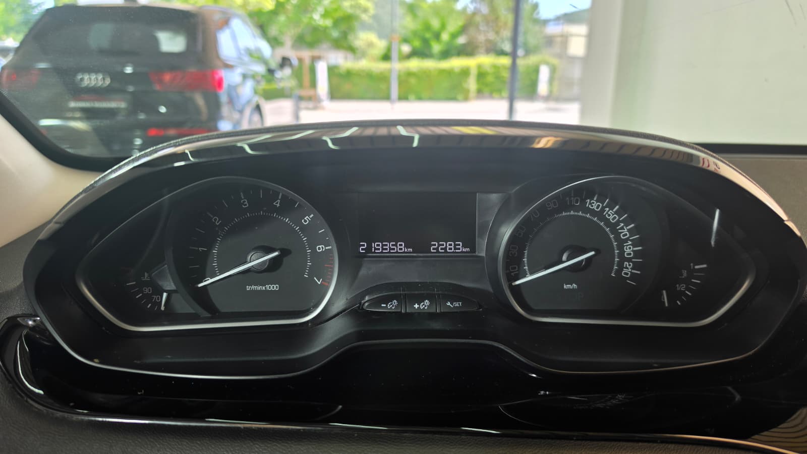 PEUGEOT 208 1.2 PureTech Style ETG5, Schweizer Fahrzeug, Frisch ab MFK und Frisch ab Service inkl neuem Zahnriemen-image-8