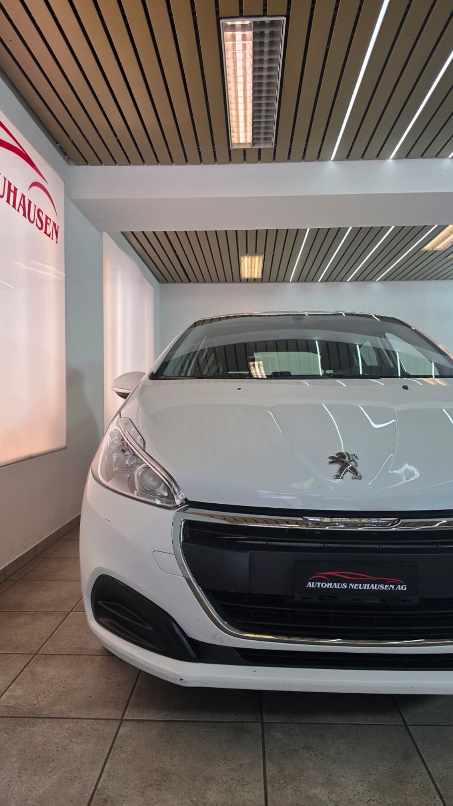 PEUGEOT 208 1.2 PureTech Style ETG5, Schweizer Fahrzeug, Frisch ab MFK und Frisch ab Service inkl neuem Zahnriemen-image-3