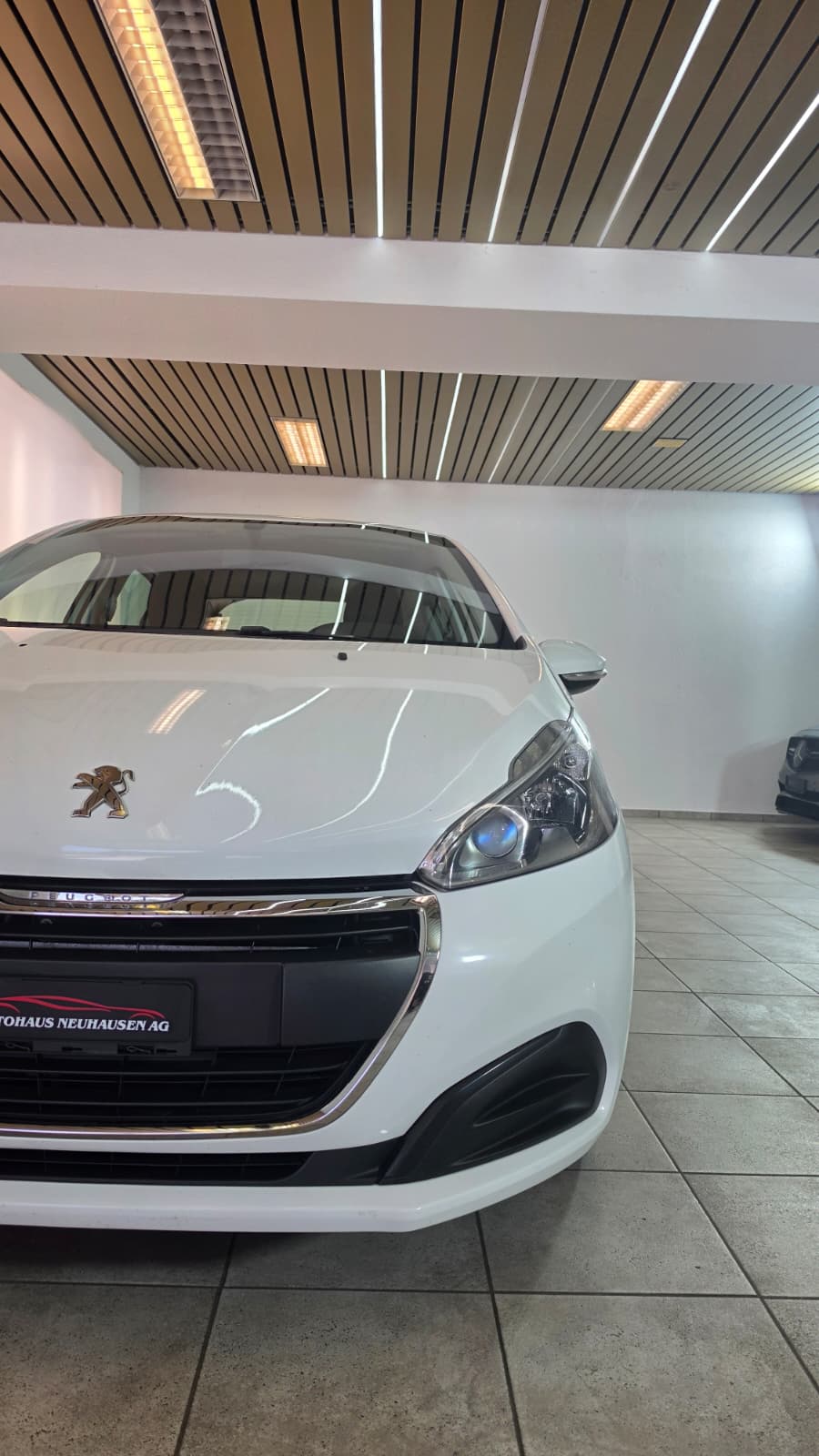 PEUGEOT 208 1.2 PureTech Style ETG5, Schweizer Fahrzeug, Frisch ab MFK und Frisch ab Service inkl neuem Zahnriemen-image-2