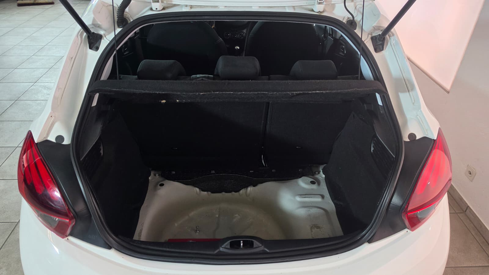 PEUGEOT 208 1.2 PureTech Style ETG5, Schweizer Fahrzeug, Frisch ab MFK und Frisch ab Service inkl neuem Zahnriemen-image-11