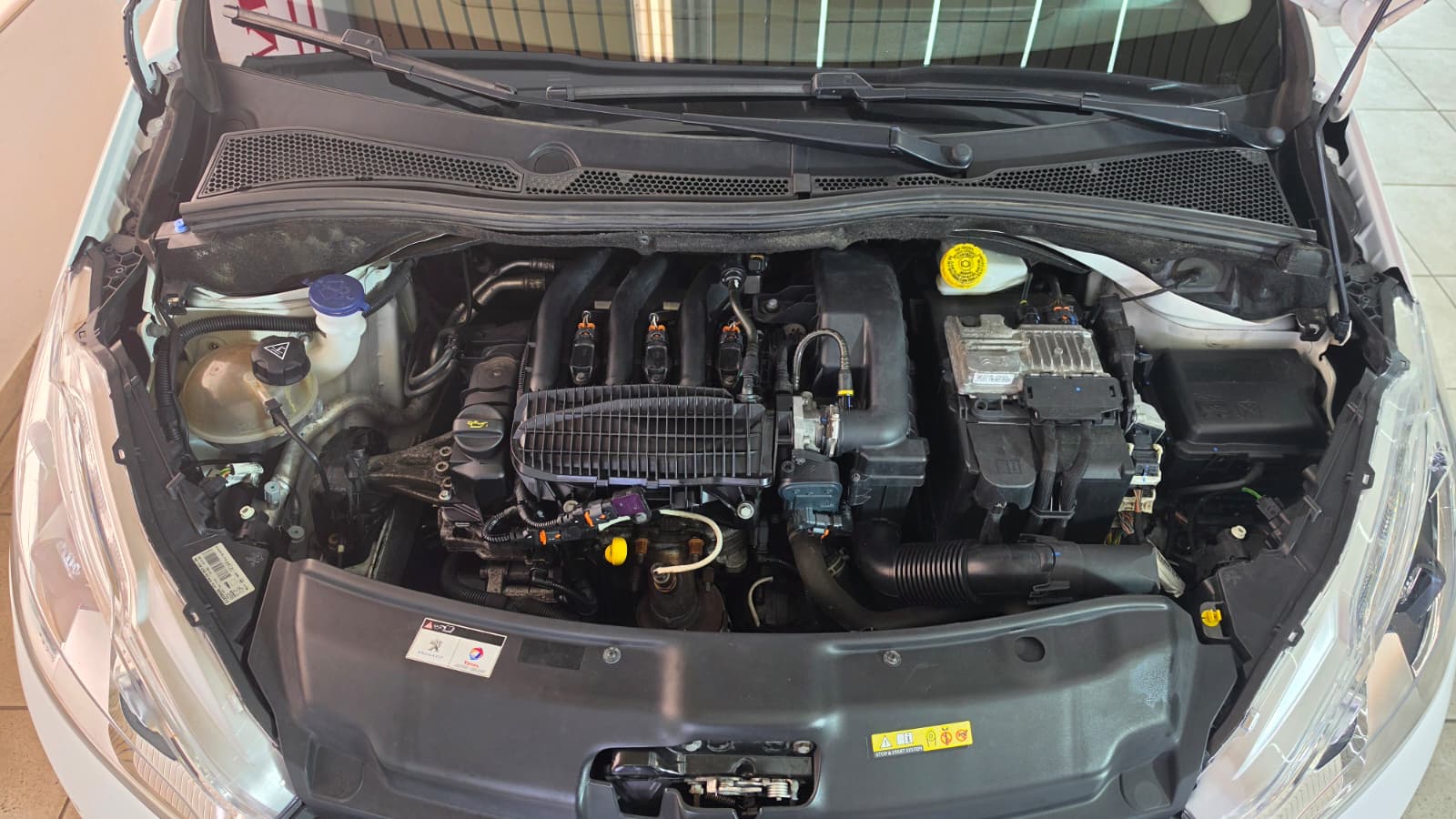 PEUGEOT 208 1.2 PureTech Style ETG5, Schweizer Fahrzeug, Frisch ab MFK und Frisch ab Service inkl neuem Zahnriemen-image-13