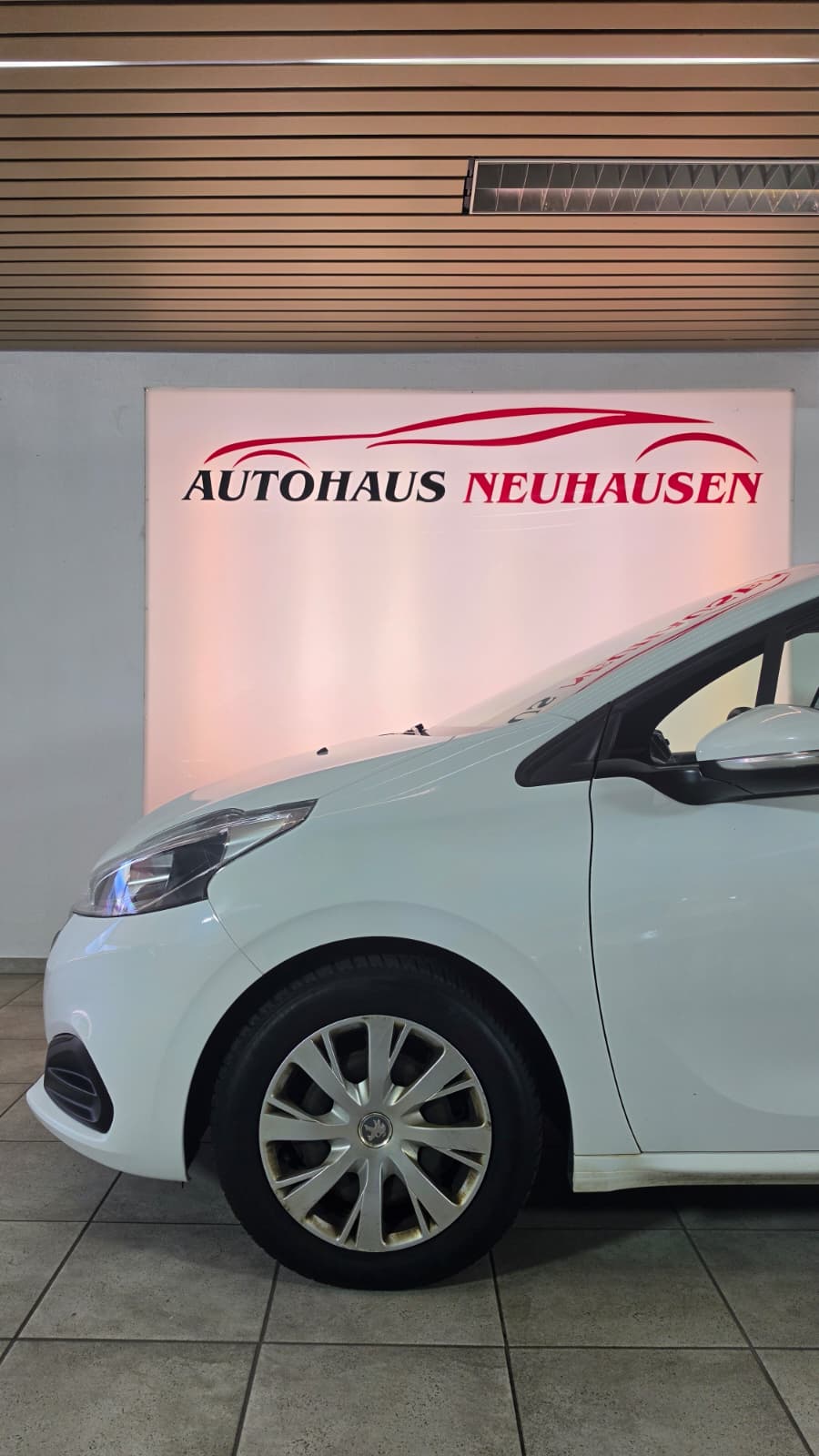PEUGEOT 208 1.2 PureTech Style ETG5, Schweizer Fahrzeug, Frisch ab MFK und Frisch ab Service inkl neuem Zahnriemen-image-4