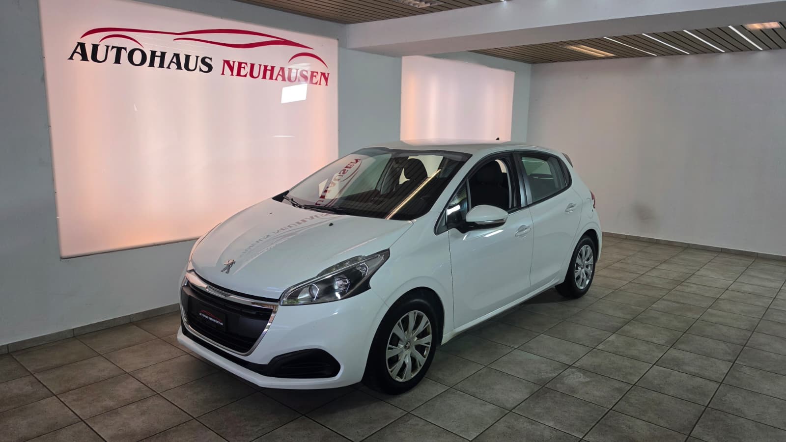 PEUGEOT 208 1.2 PureTech Style ETG5, Schweizer Fahrzeug, Frisch ab MFK und Frisch ab Service inkl neuem Zahnriemen-image-0