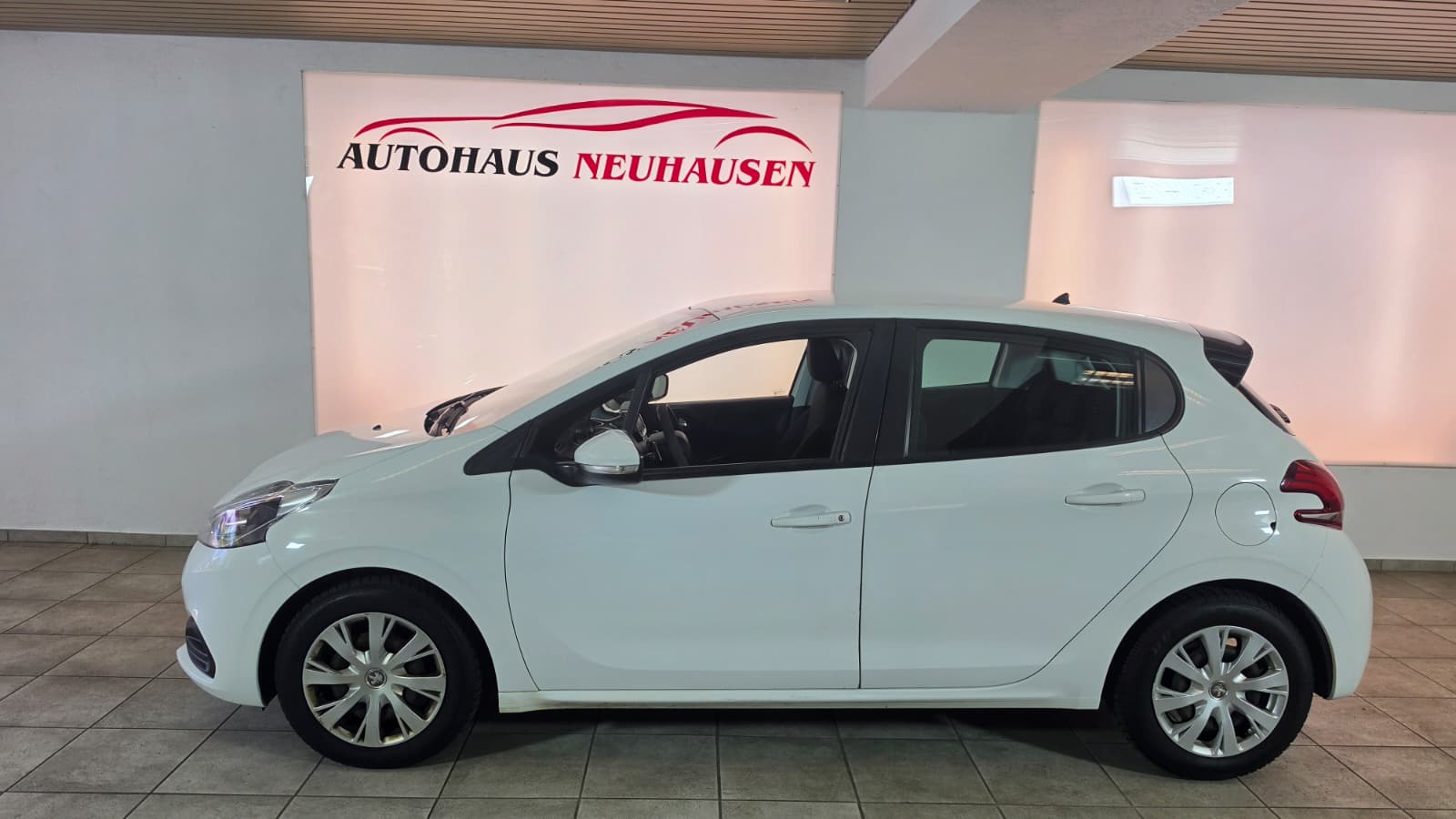 PEUGEOT 208 1.2 PureTech Style ETG5, Schweizer Fahrzeug, Frisch ab MFK und Frisch ab Service inkl neuem Zahnriemen-image-5