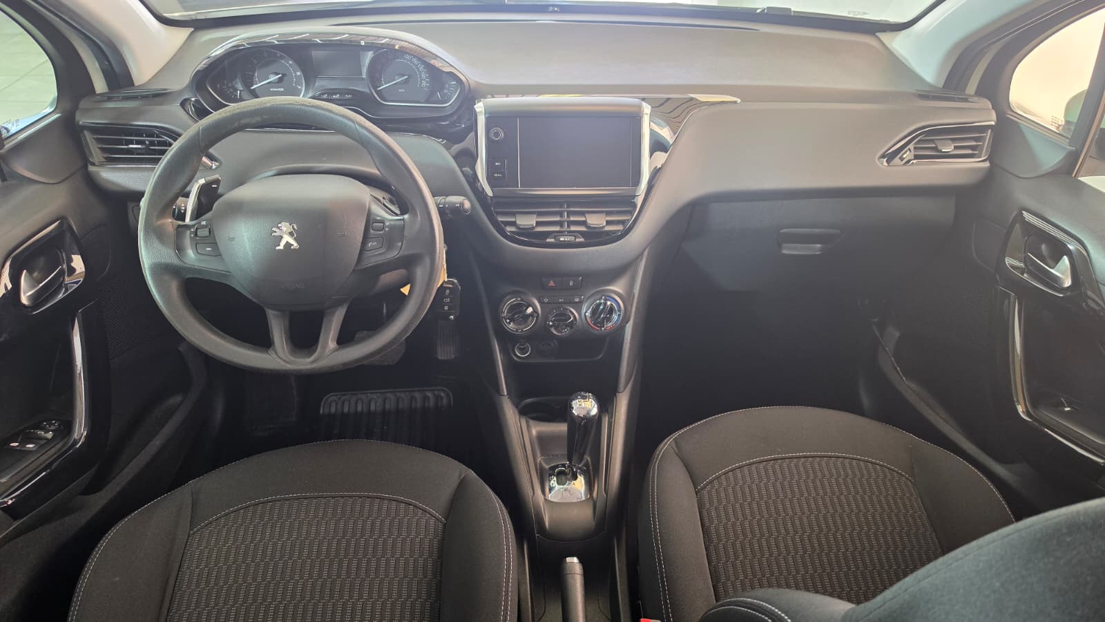 PEUGEOT 208 1.2 PureTech Style ETG5, Schweizer Fahrzeug, Frisch ab MFK und Frisch ab Service inkl neuem Zahnriemen-image-6