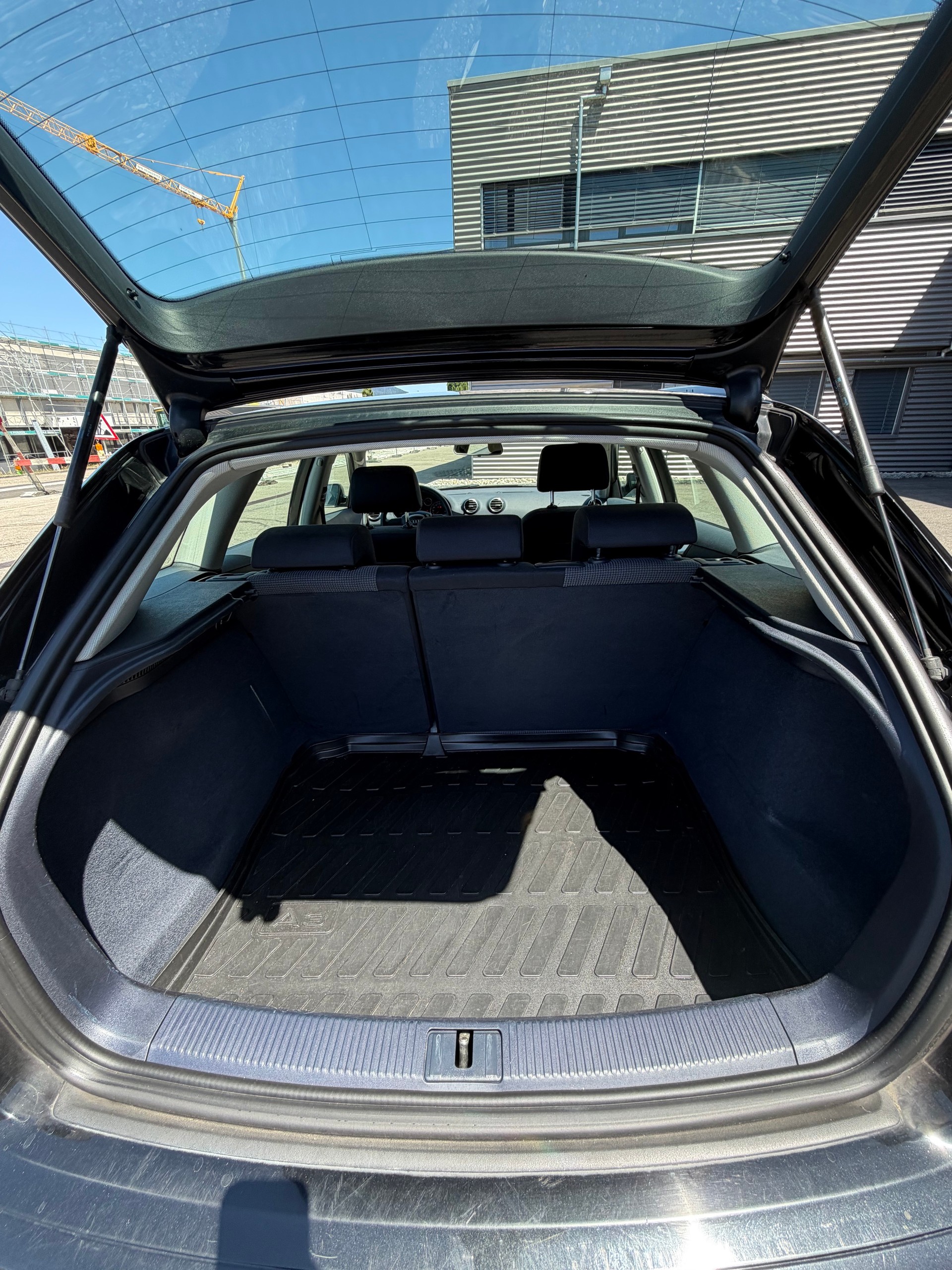 AUDI A3 Sportback 1.6 FSI Ambition-image-9