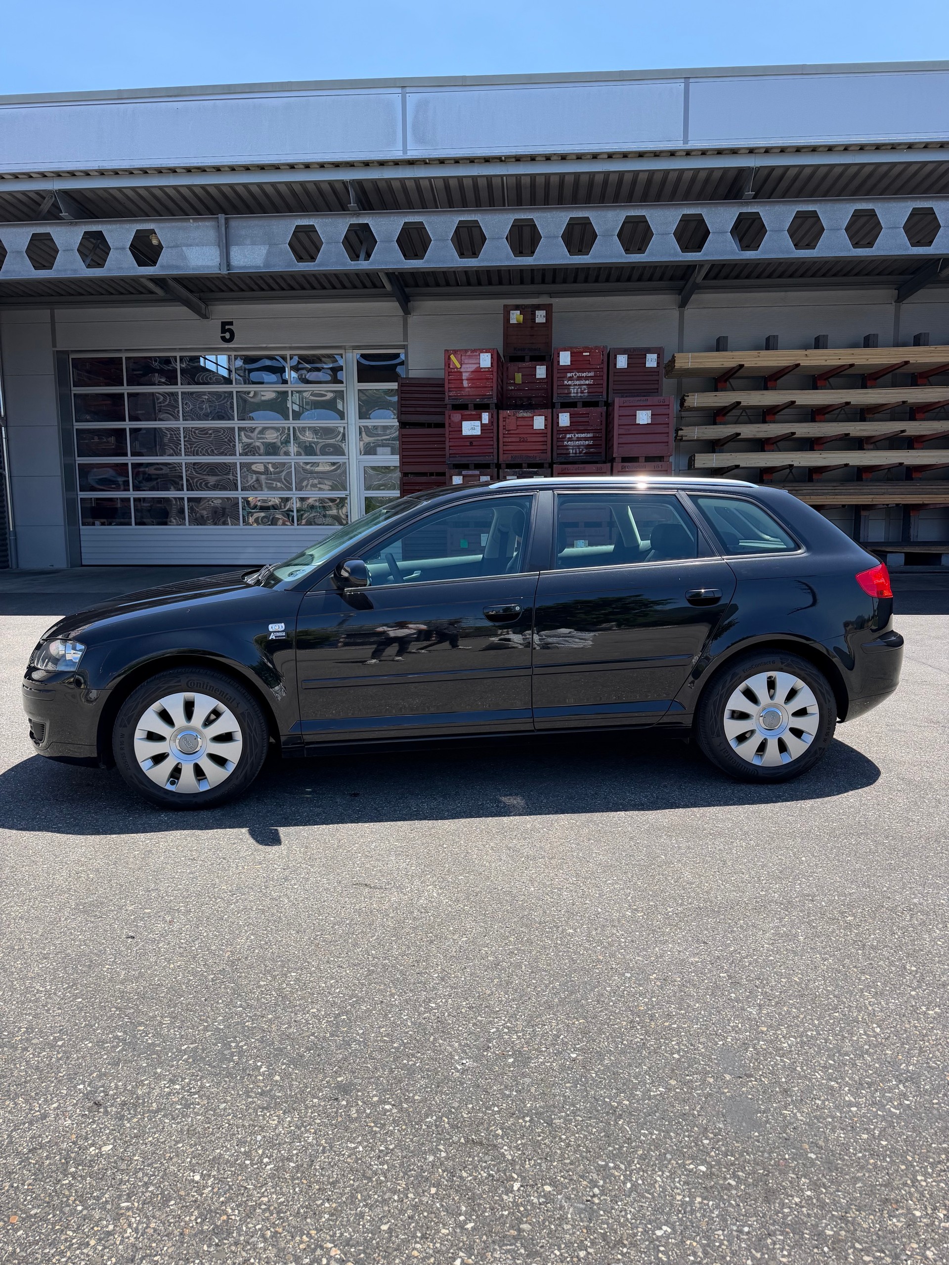 AUDI A3 Sportback 1.6 FSI Ambition-image-1