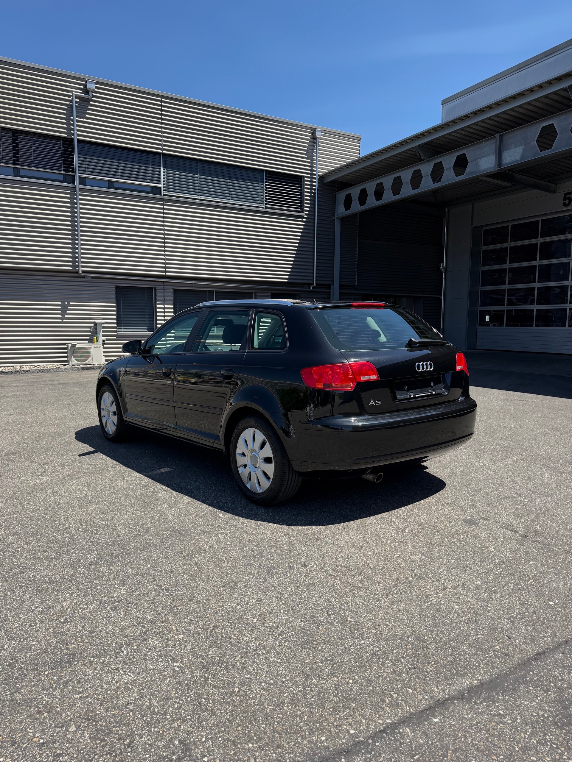 AUDI A3 Sportback 1.6 FSI Ambition-image-2