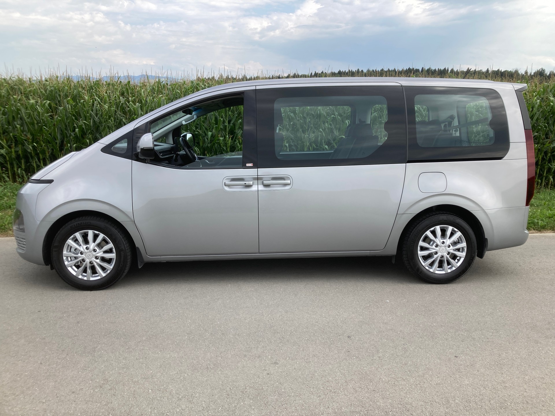 HYUNDAI Staria Premium 2.2 CRDi Amplia 4WD A 9 Sitzer-image-4