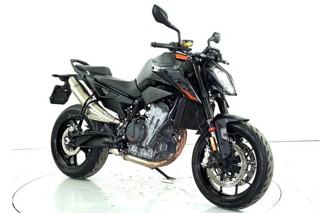 KTM 890 Duke L ABS-showroom-element-1