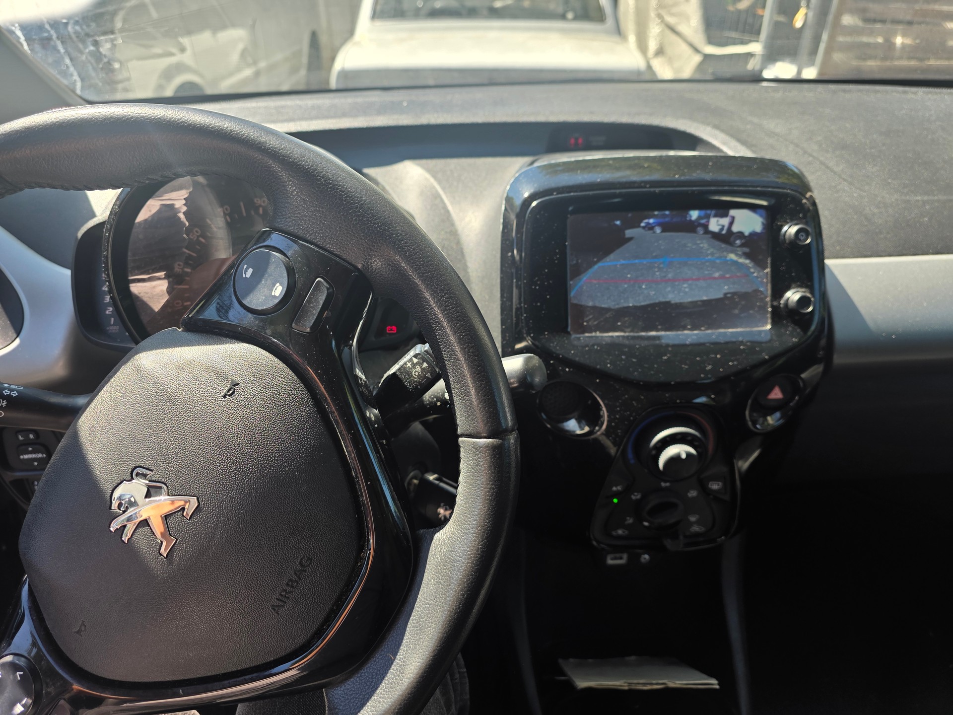 PEUGEOT 108 1.2 VTi Active Top-image-6