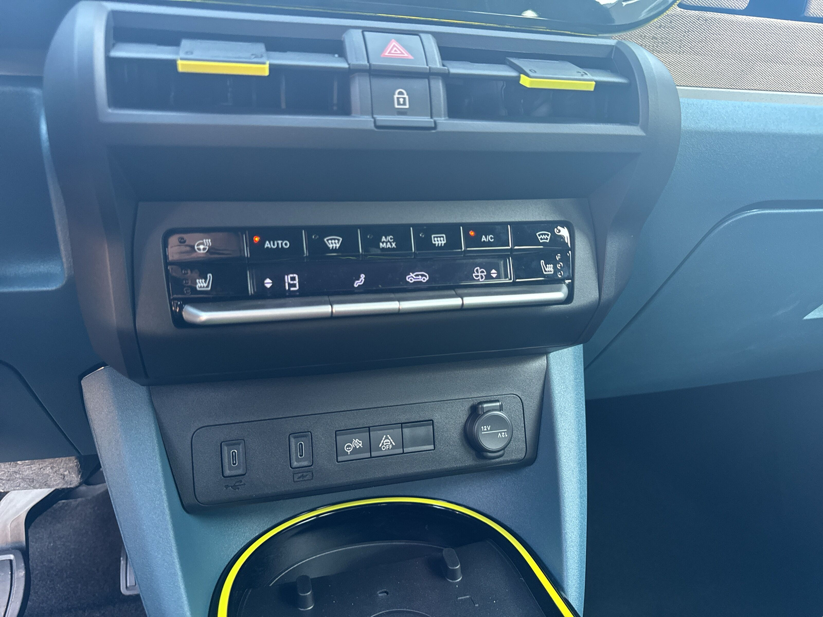 FIAT Grande Panda 1.2 Hybrid La Prima-image-9