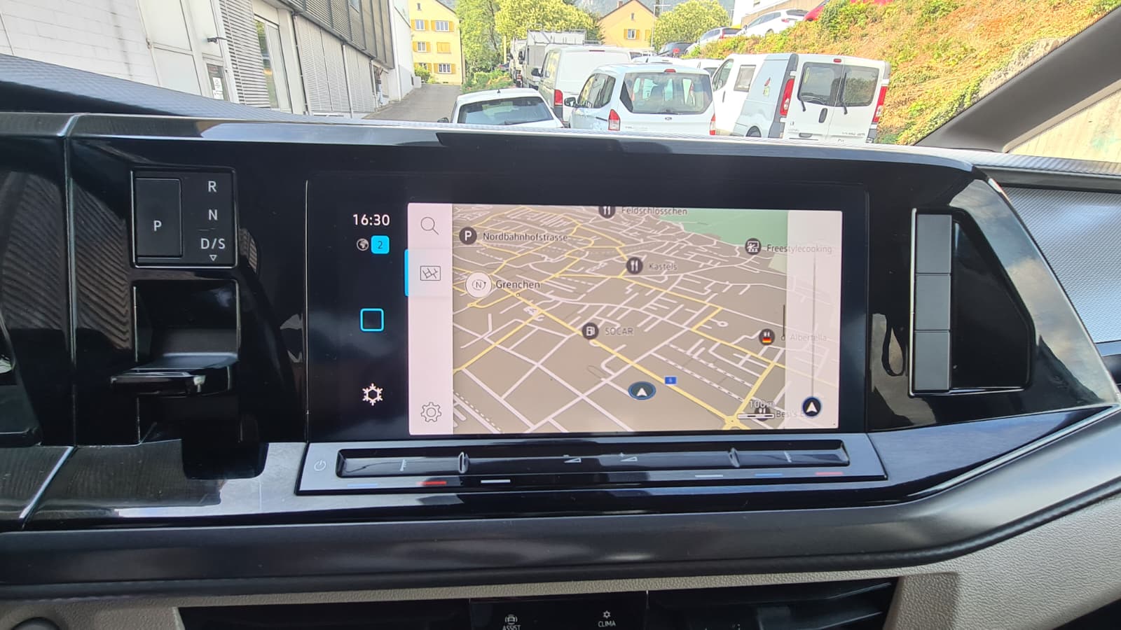 VW Multivan 2.0 TDI Liberty DSG Lang ** 7-Plätzer ** Gr-Navi ** RF-Kamera ** Anh-Kupplung ** Neues Modell 2023 **-image-13