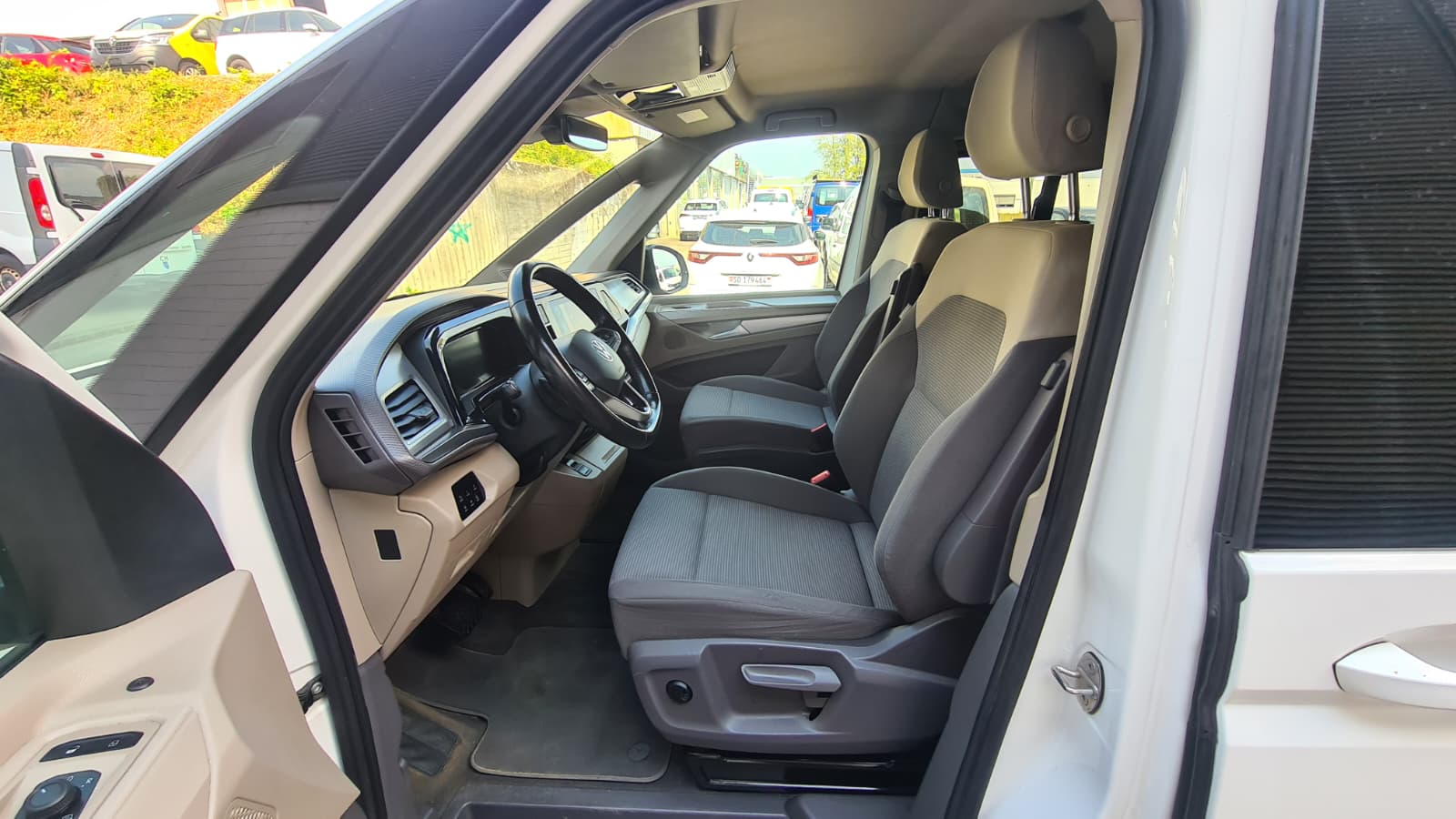 VW Multivan 2.0 TDI Liberty DSG Lang ** 7-Plätzer ** Gr-Navi ** RF-Kamera ** Anh-Kupplung ** Neues Modell 2023 **-image-17