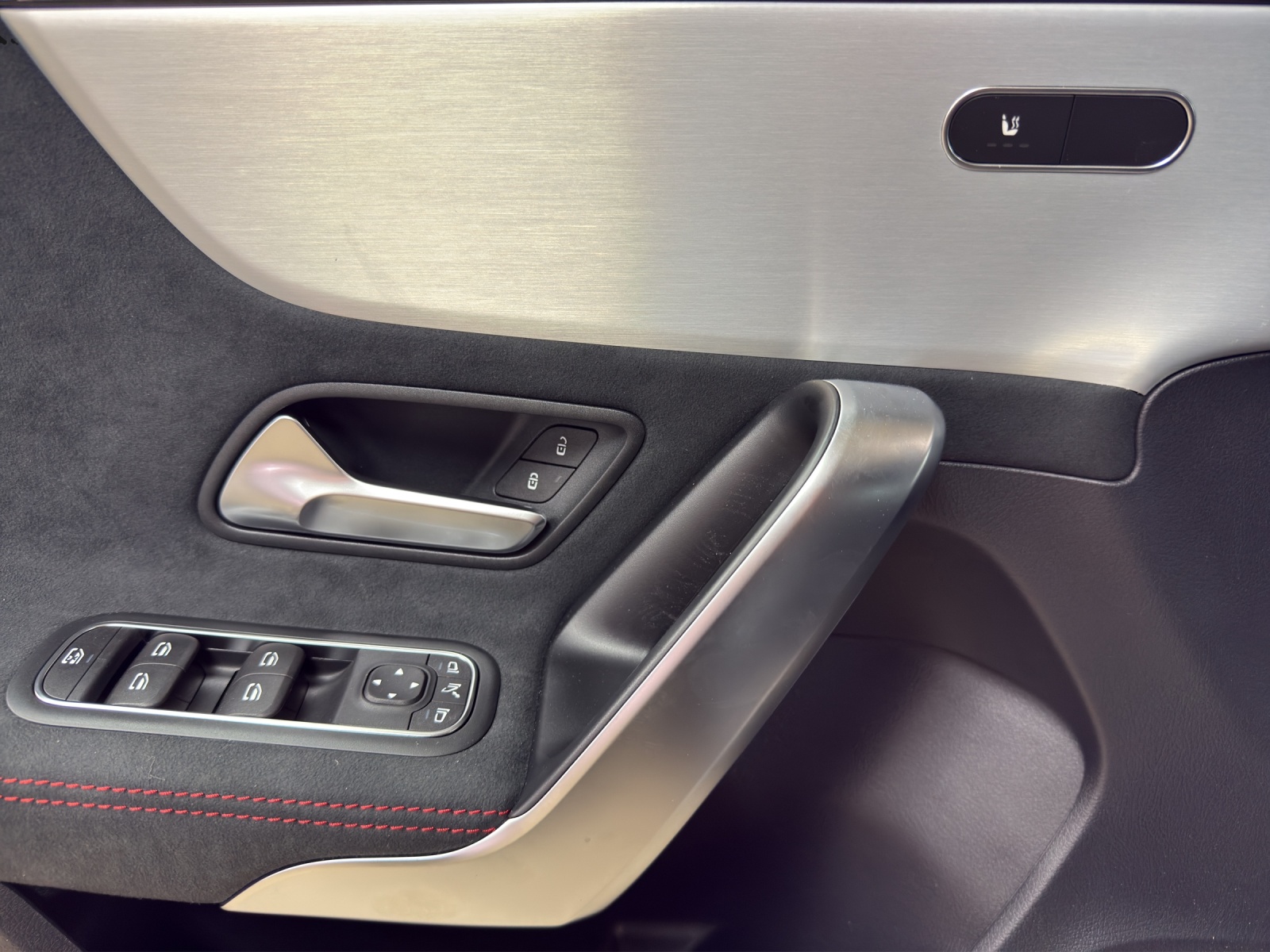 MERCEDES-BENZ A 200 Night Star 7G-DCT-image-12