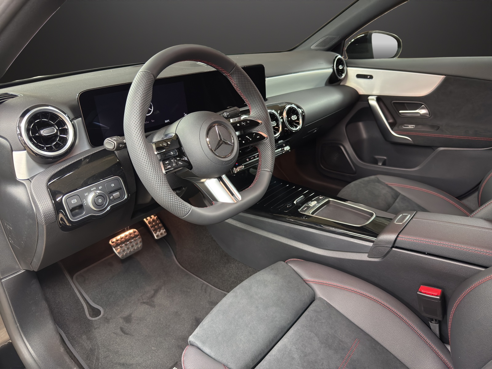 MERCEDES-BENZ A 200 Night Star 7G-DCT-image-9