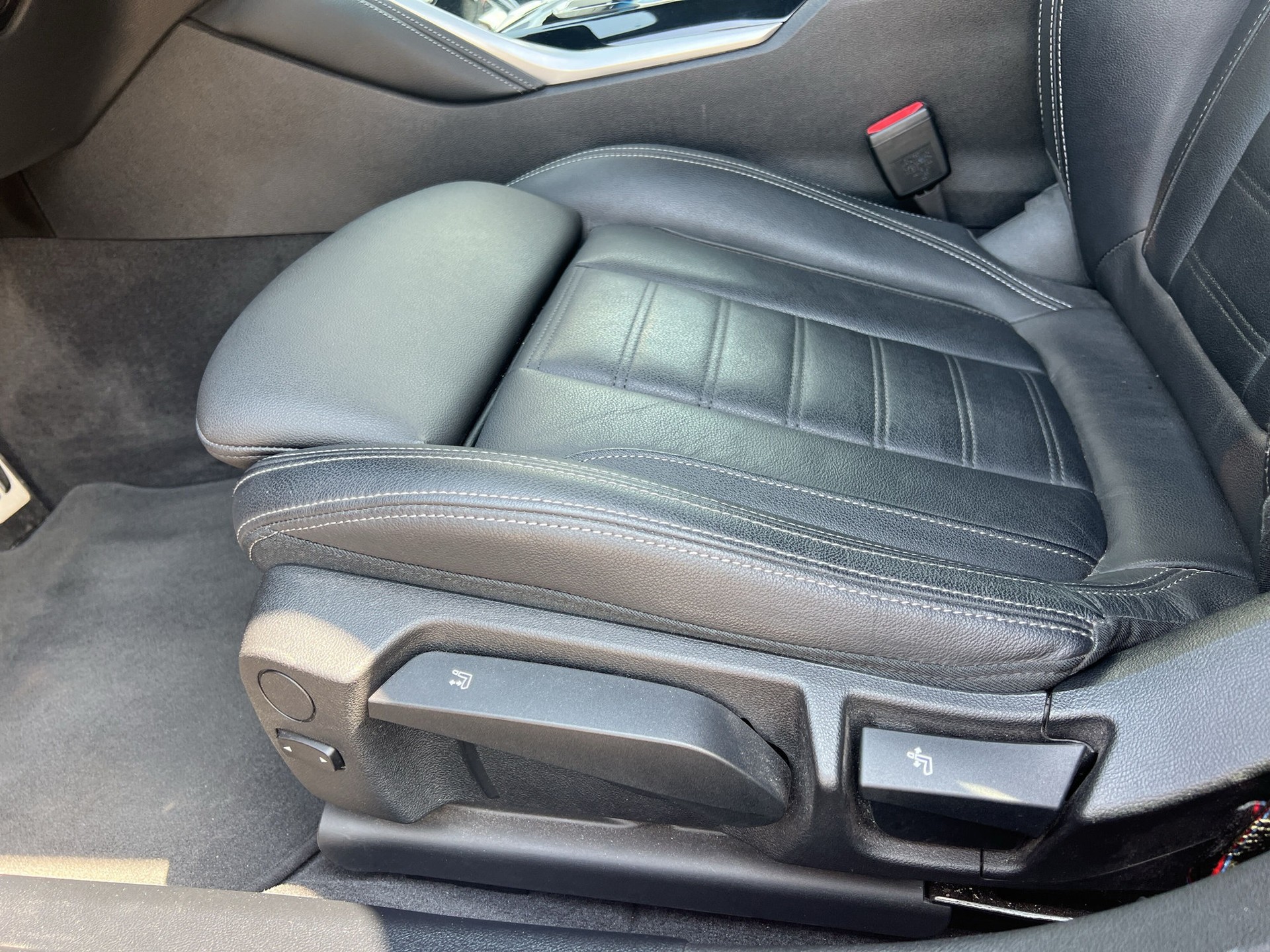 BMW i4 eDrive 40 M Sport Pro-image-18