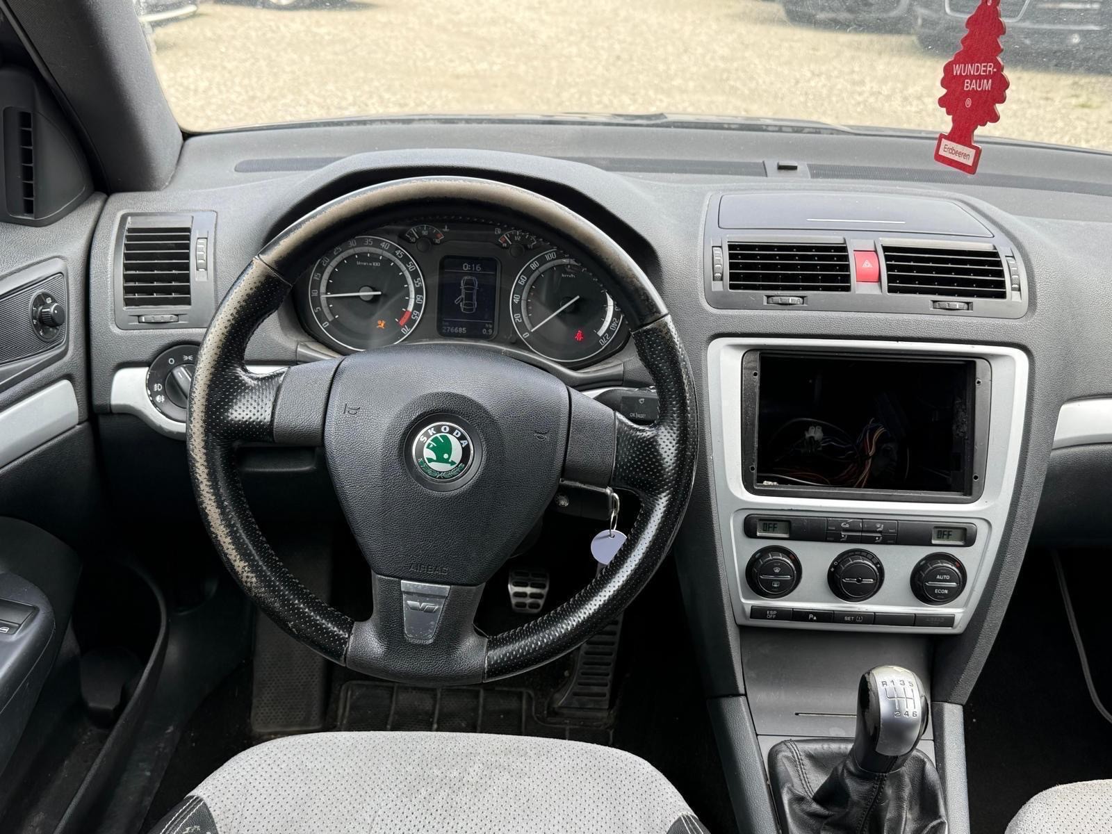 SKODA Octavia 2.0 Turbo FSI RS-image-4