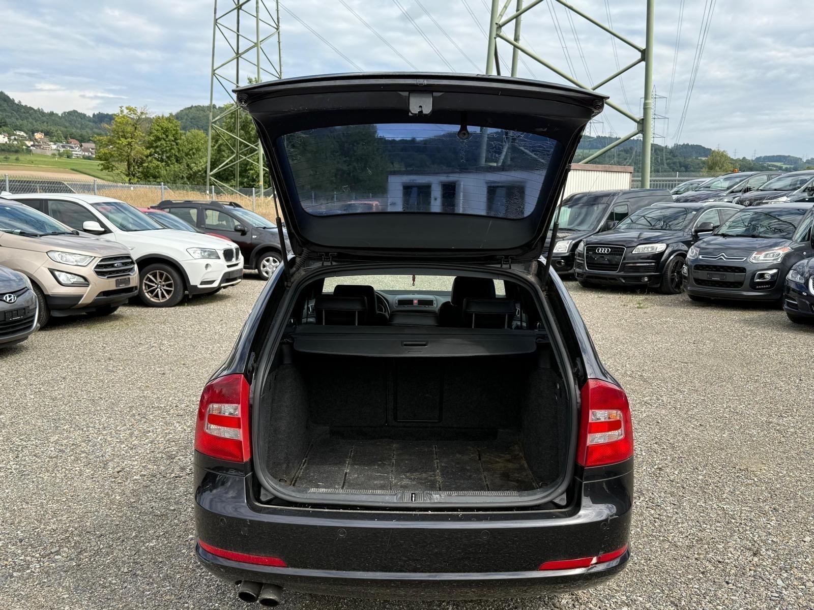 SKODA Octavia 2.0 Turbo FSI RS-image-11