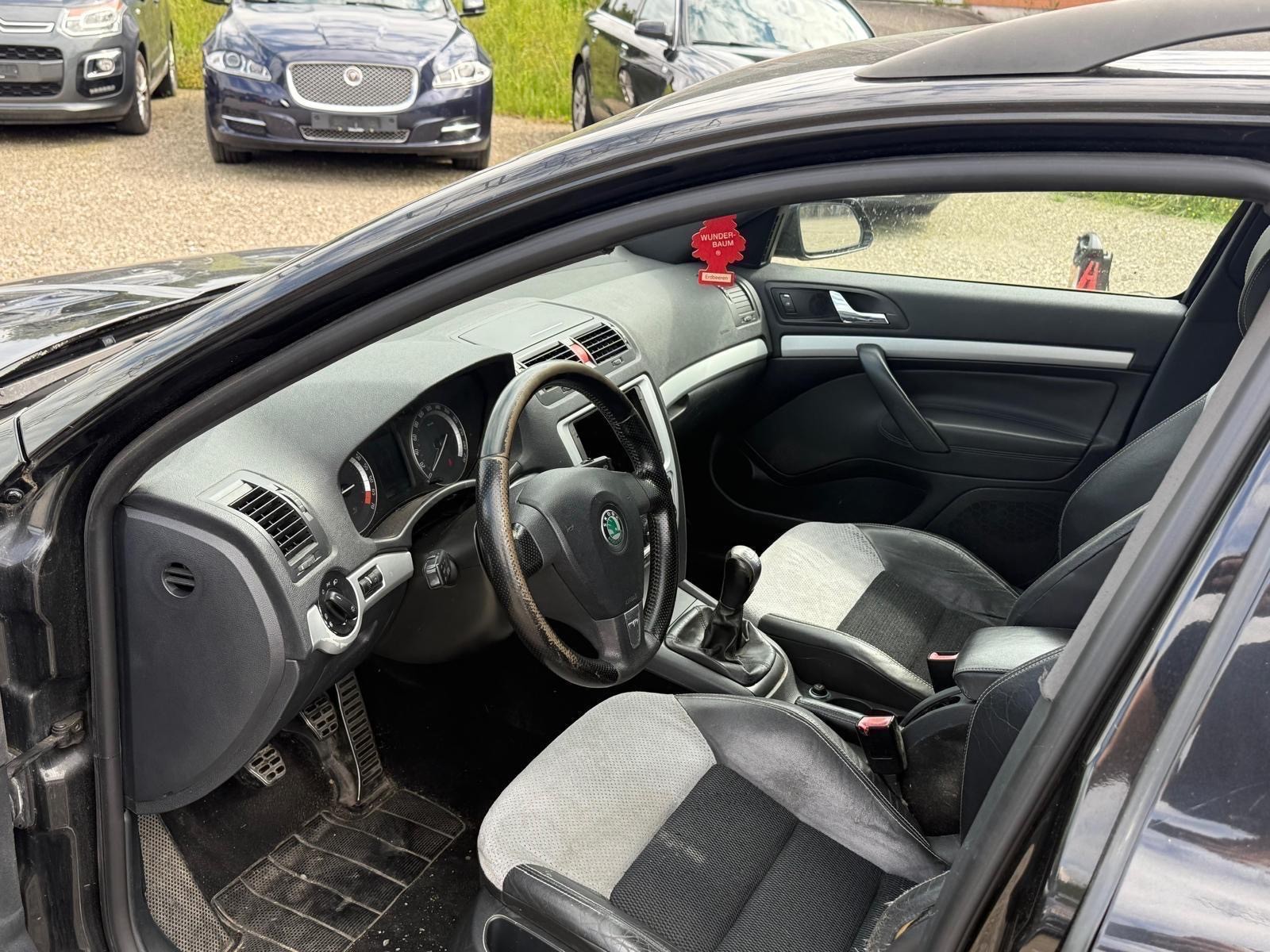 SKODA Octavia 2.0 Turbo FSI RS-image-5