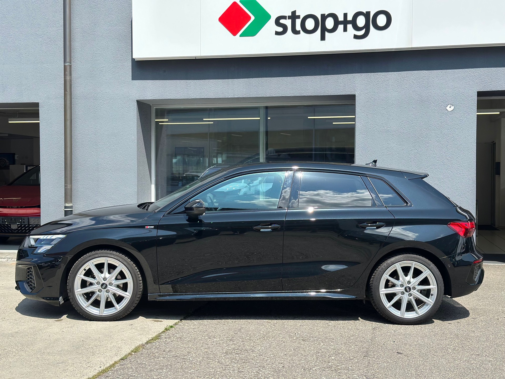 AUDI A3 Sportback 35 TFSI S line Attraction S-tronic-image-2