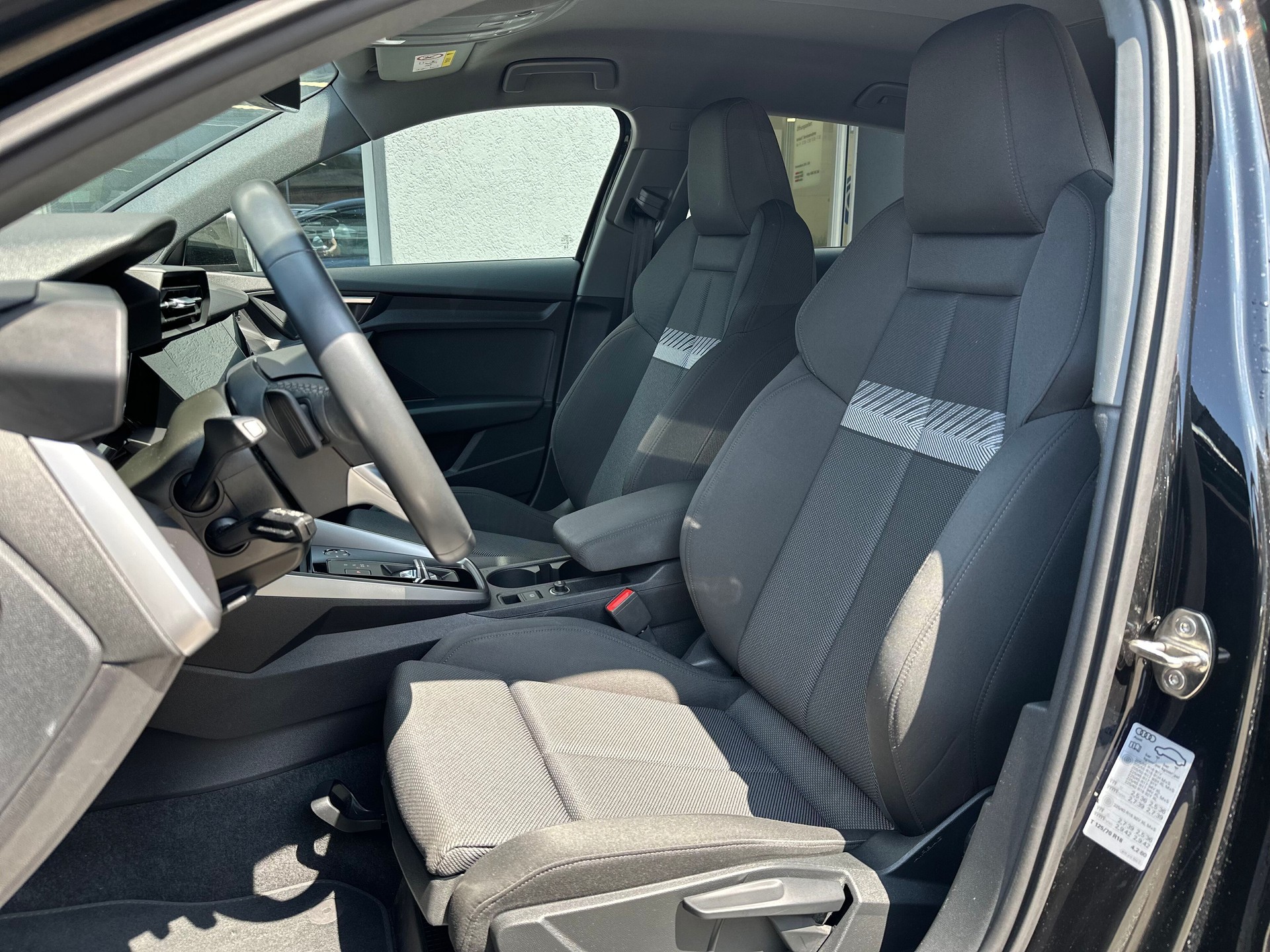 AUDI A3 Sportback 35 TFSI S line Attraction S-tronic-image-4