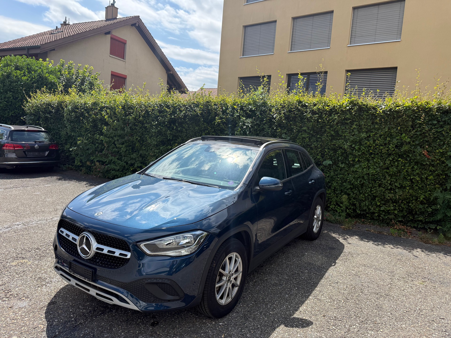 MERCEDES-BENZ GLA 200 Progressive 7G-DCT-image-2