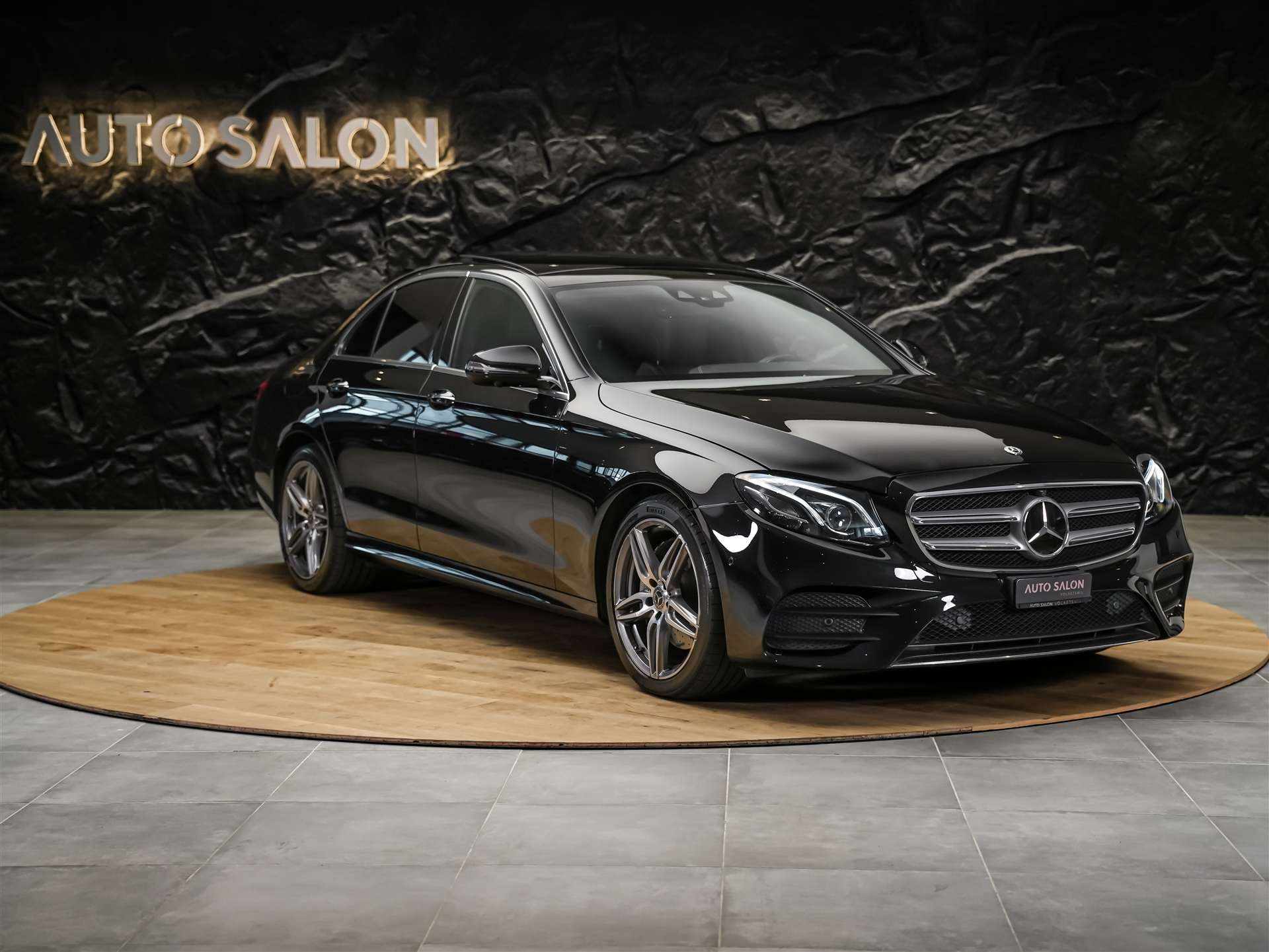 MERCEDES-BENZ E 220 d AMG Line 9G-Tronic *CH-Fahrzeug*Panorama*Head-Up*360°*-image-5