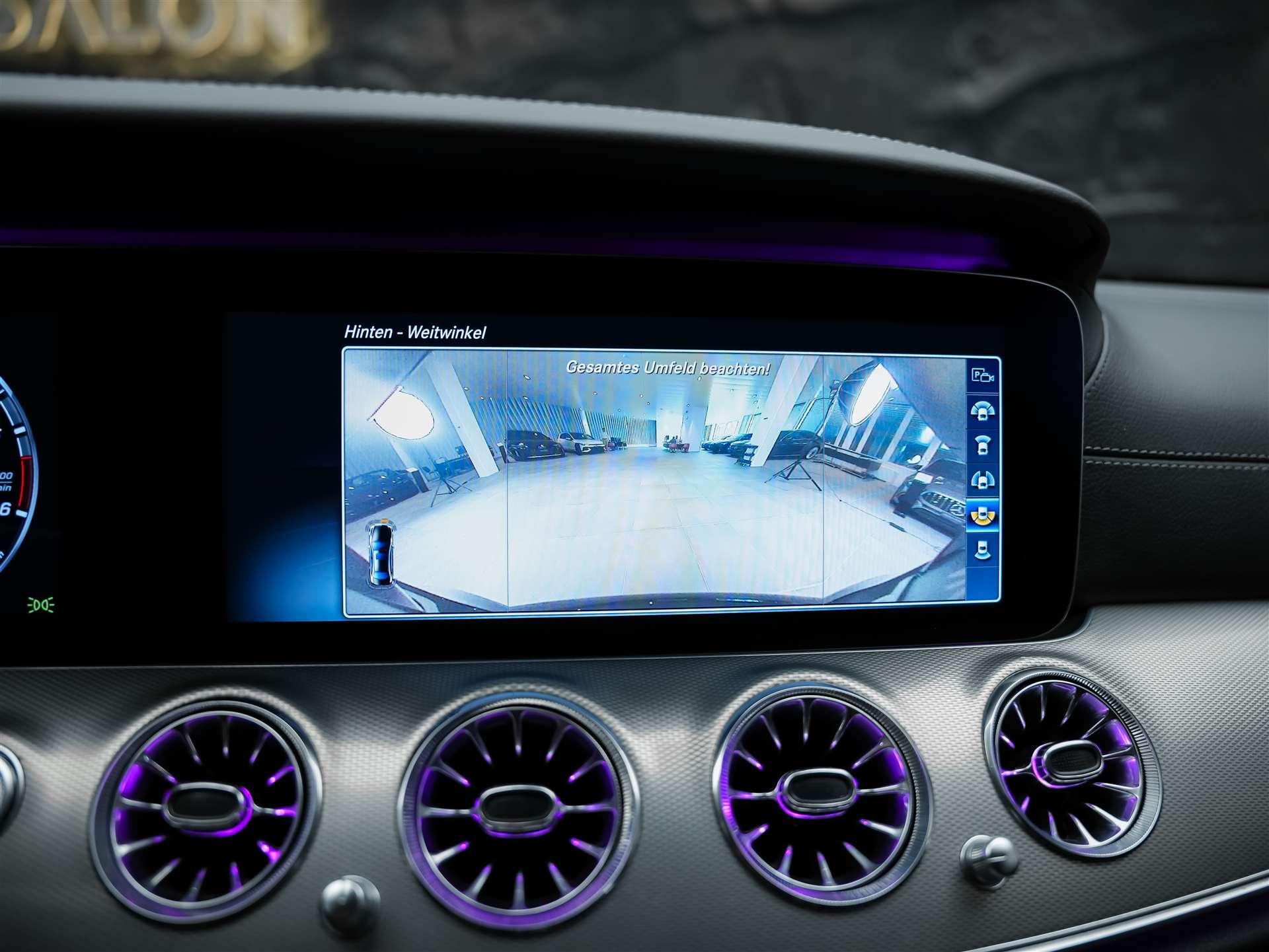 MERCEDES-BENZ E 220 d AMG Line 9G-Tronic *CH-Fahrzeug*Panorama*Head-Up*360°*-image-47