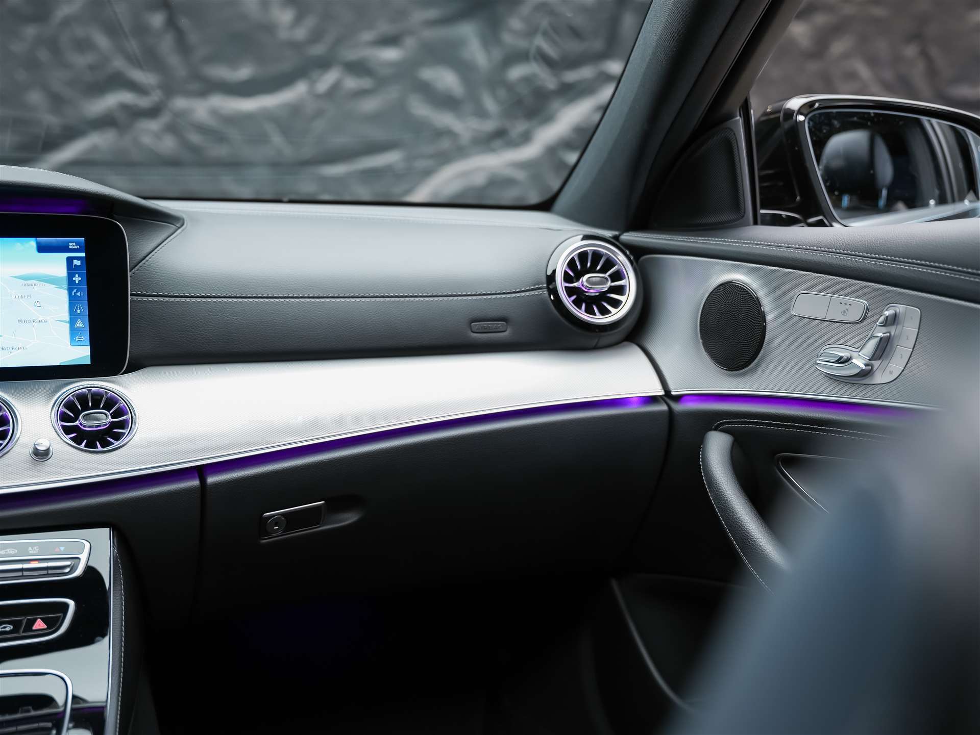 MERCEDES-BENZ E 220 d AMG Line 9G-Tronic *CH-Fahrzeug*Panorama*Head-Up*360°*-image-21