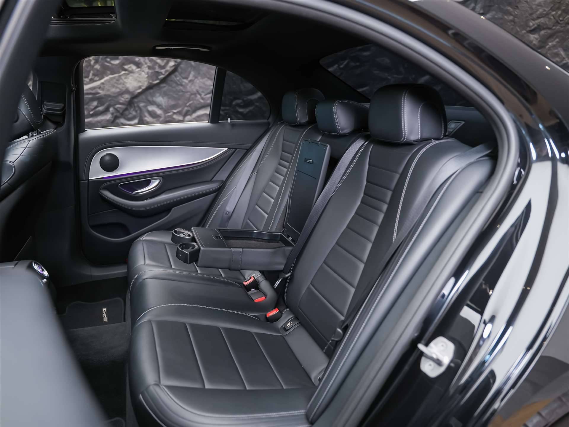 MERCEDES-BENZ E 220 d AMG Line 9G-Tronic *CH-Fahrzeug*Panorama*Head-Up*360°*-image-14