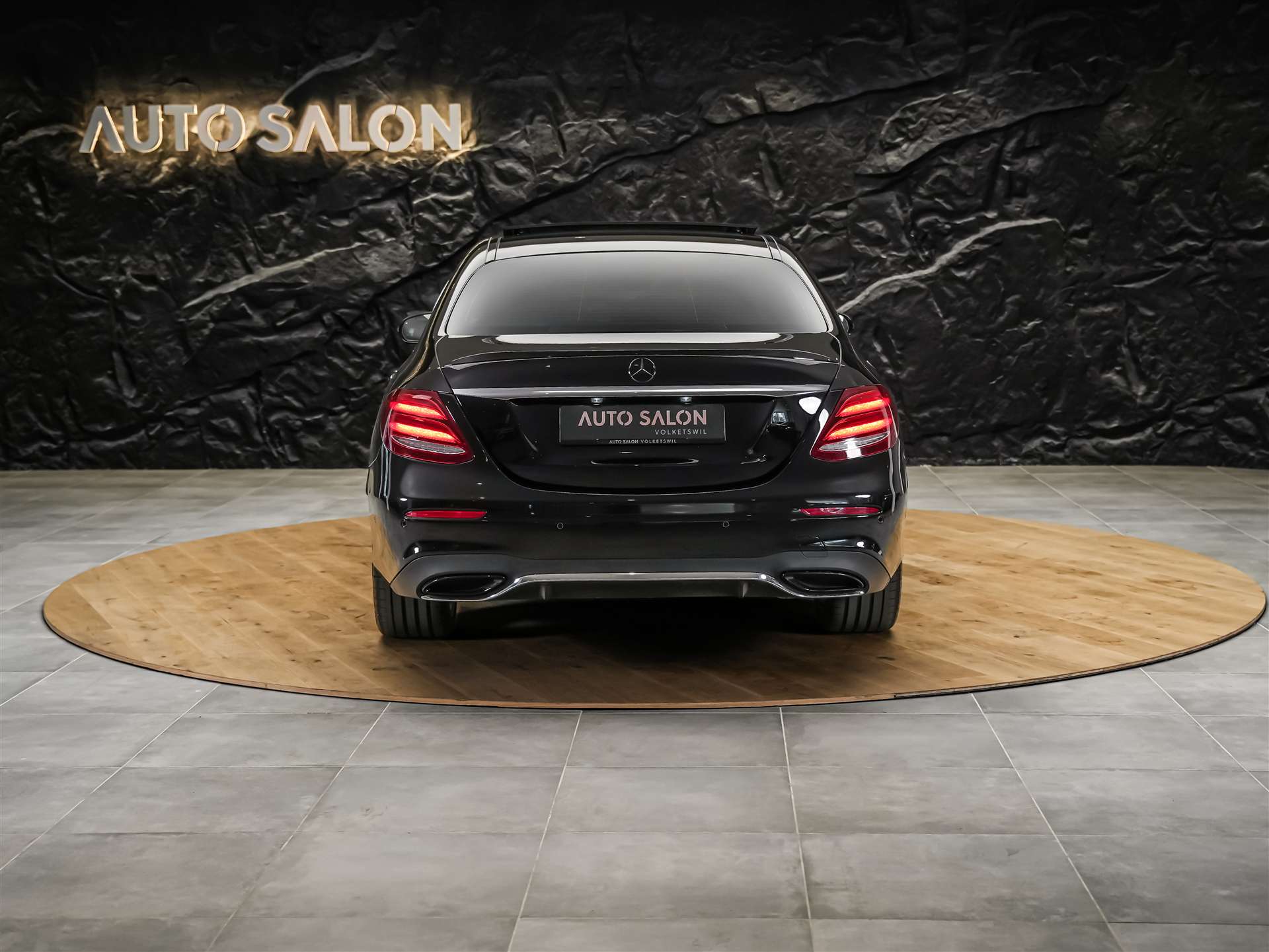 MERCEDES-BENZ E 220 d AMG Line 9G-Tronic *CH-Fahrzeug*Panorama*Head-Up*360°*-image-3