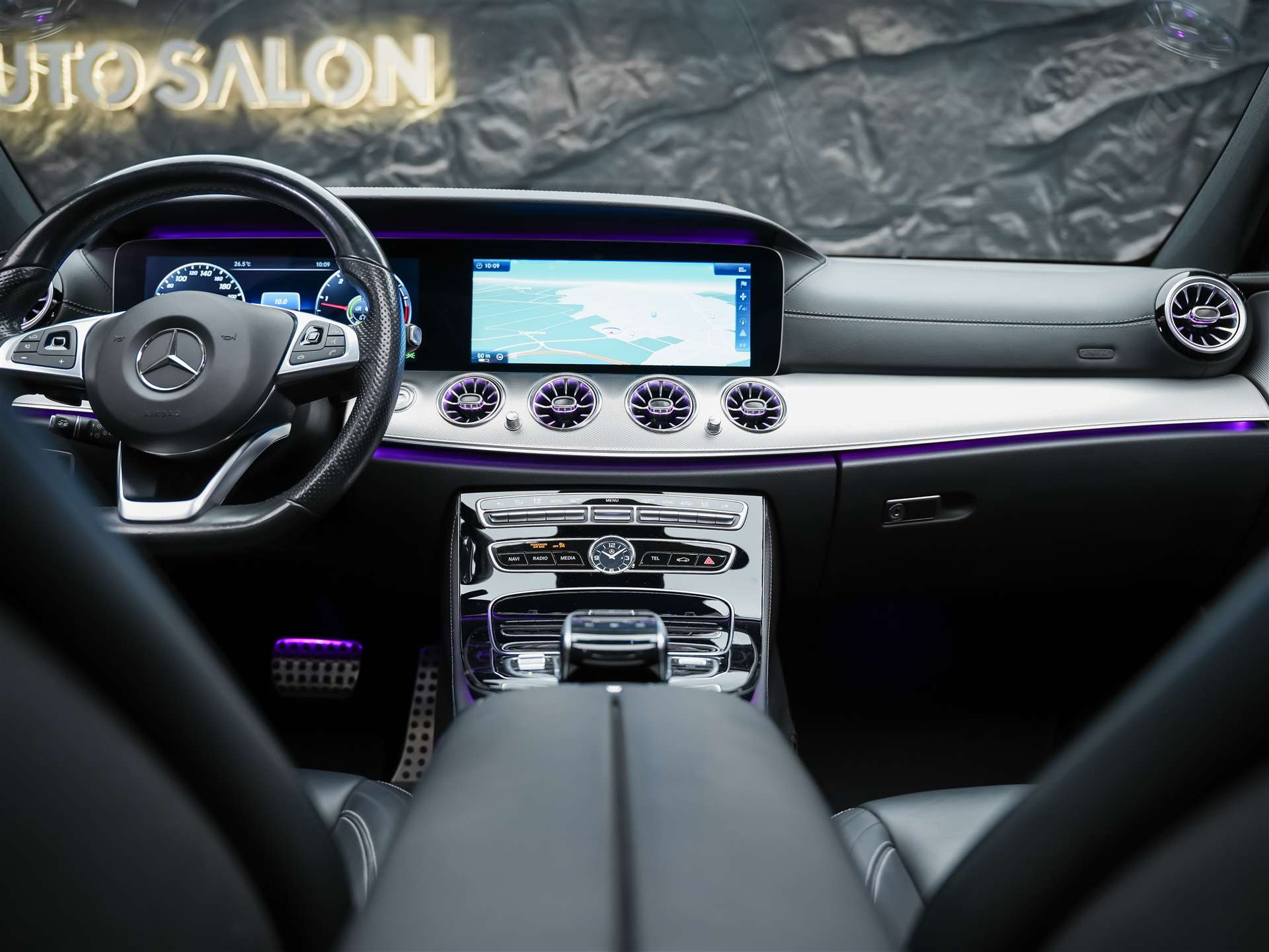 MERCEDES-BENZ E 220 d AMG Line 9G-Tronic *CH-Fahrzeug*Panorama*Head-Up*360°*-image-20